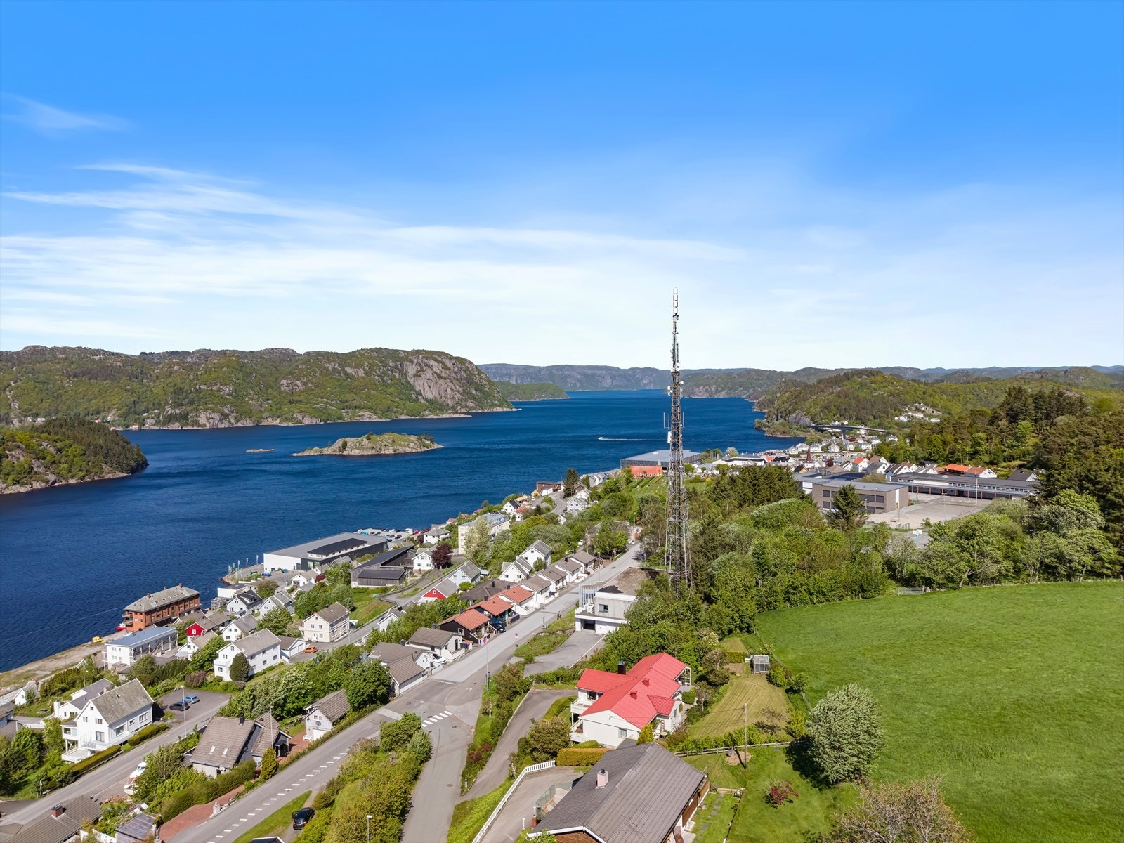 Sentral beliggenhet med gangavstand til stort sett alt man trenger i hverdagen! Galleribilde