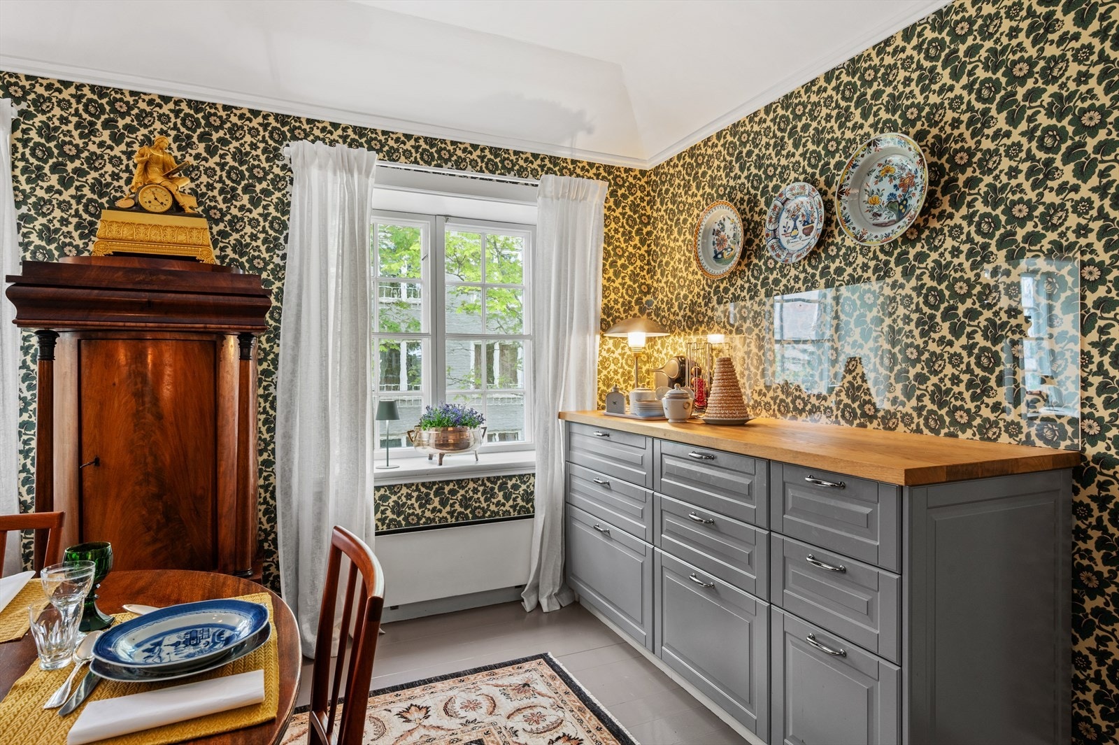 Kjøkkenet måler hele 24 m². Galleribilde