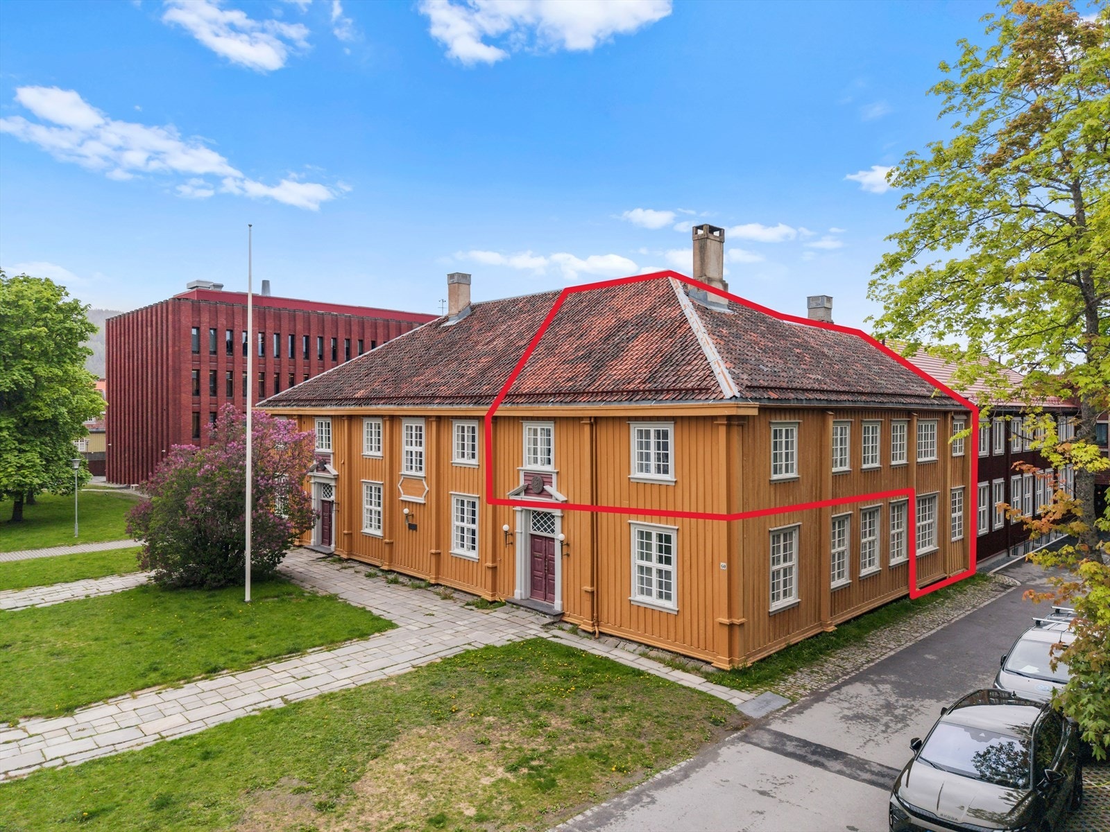Velkommen til Erling Skakkes gate 60J! En helt unik selveierleilighet med mye historie og en svært attraktiv beliggenhet midt i Trondheim sentrum. Galleribilde