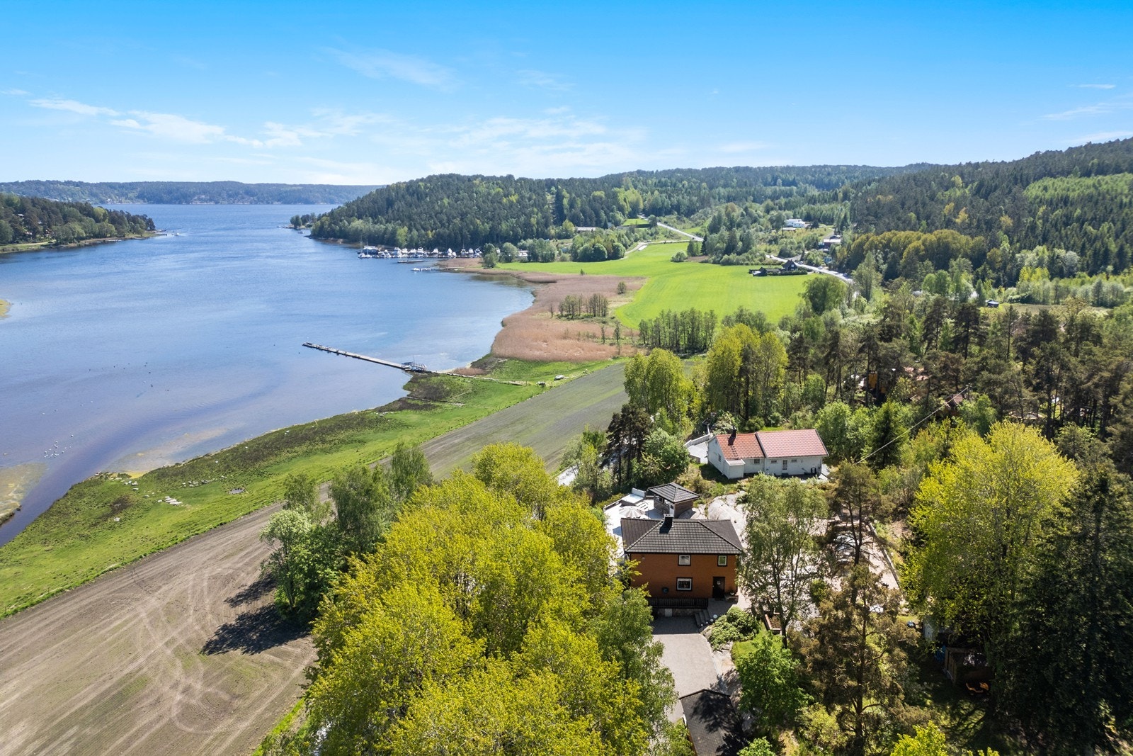 Fra eiendommen er det kort vei til fine turområder. Galleribilde