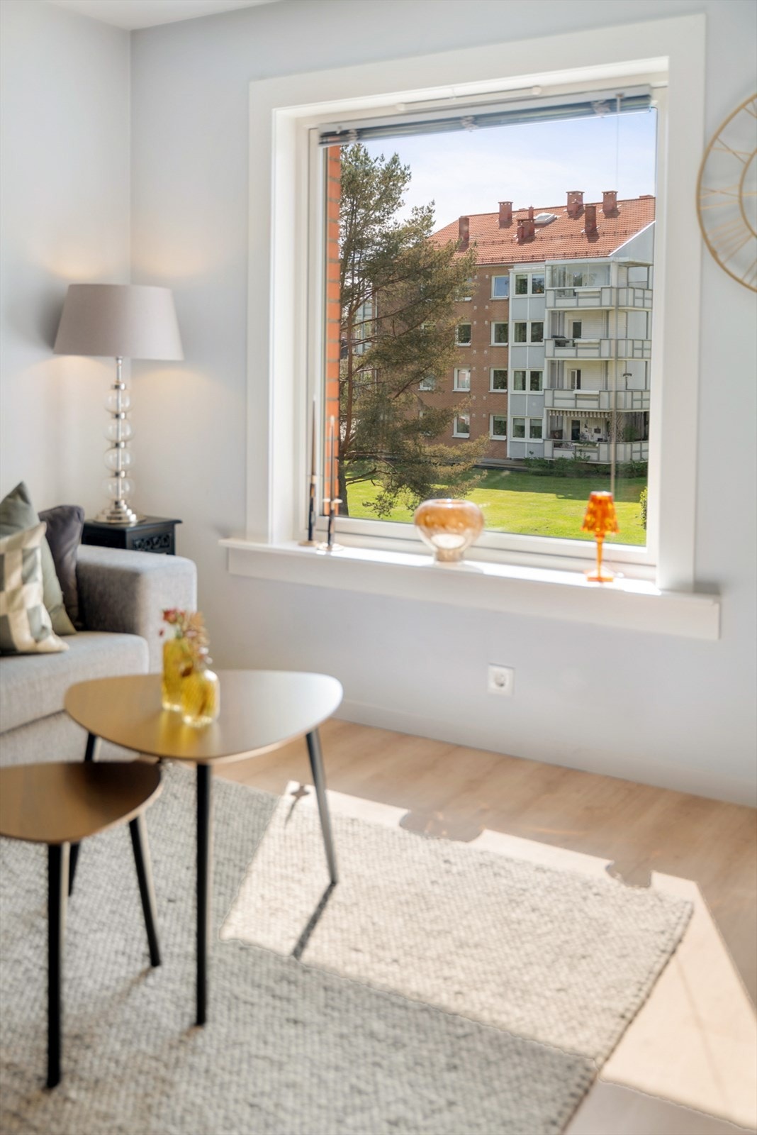 Boligen er vestvendt som byr på rikelig med sollys gjennom dagen. Galleribilde