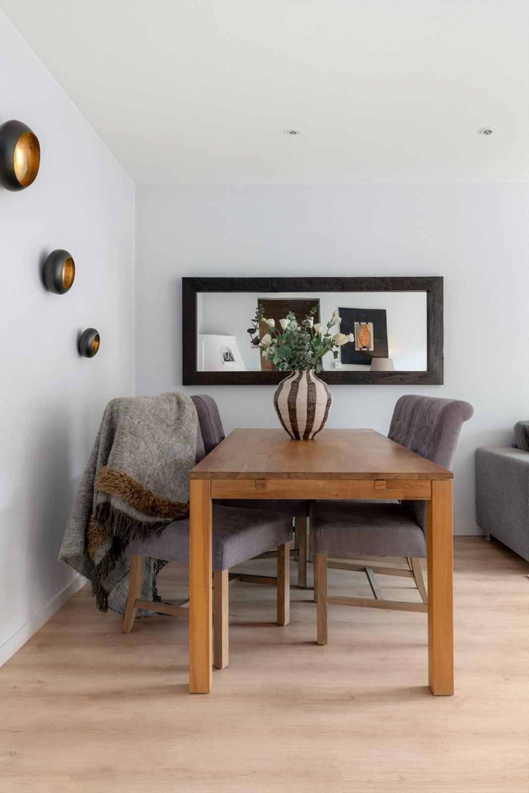 Samle venner og familie til hyggelig middager og sammenkomster - Her har du plass til et stort spisebord. Galleribilde