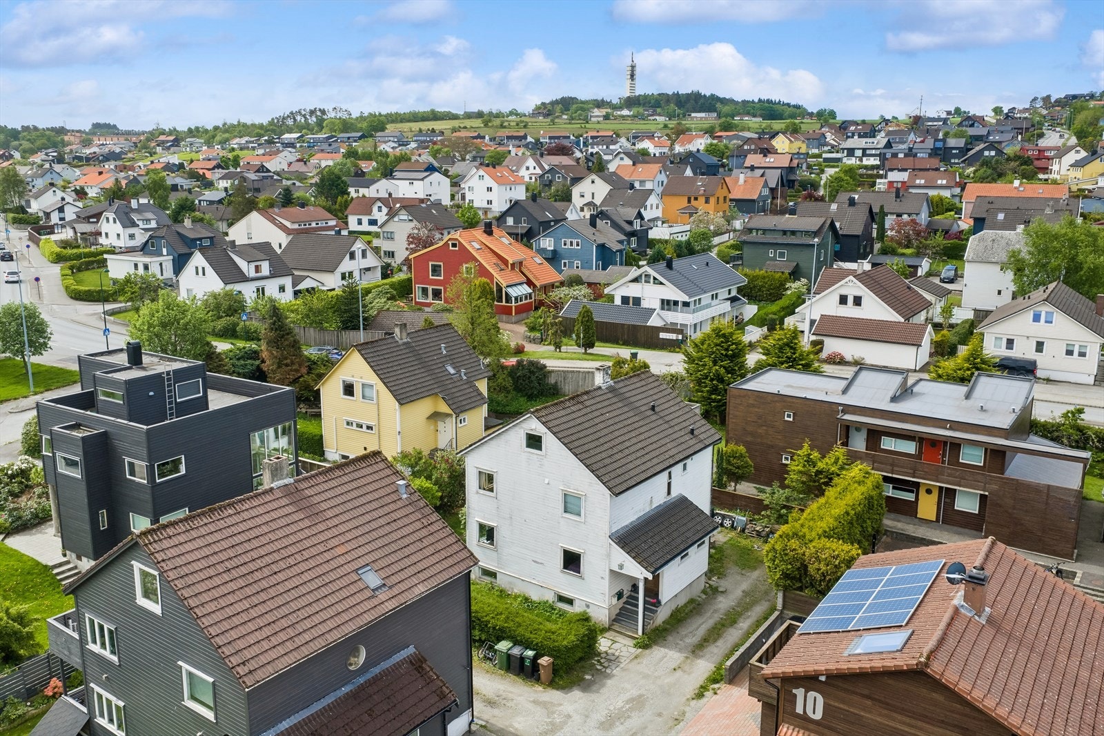 Elisabeth Solås Marwoll v/ DNB Eiendom har gleden av å presentere Auglendsveien 8! Galleribilde