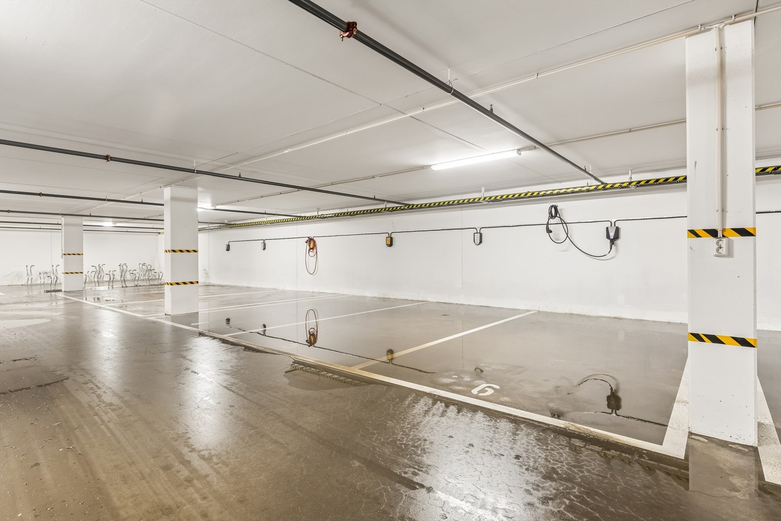 Det medfølger parkeringsplass i felles garasjeanlegg. Galleribilde