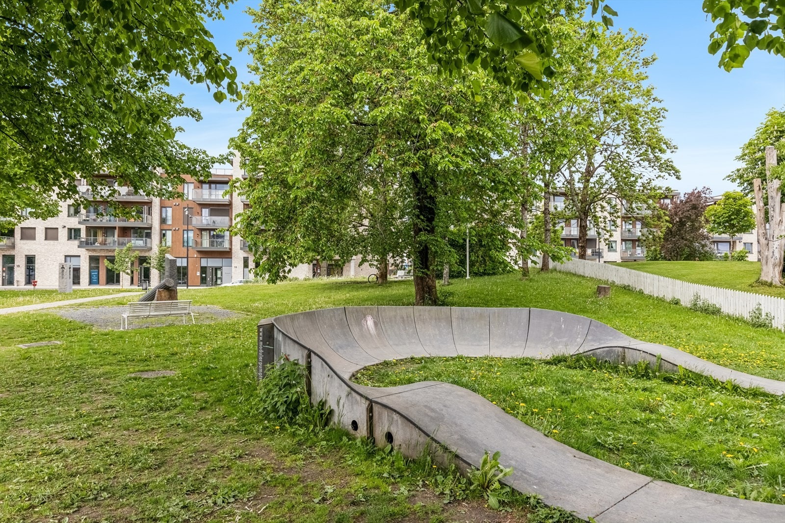 Nærområdet byr på grøntområder og gode rekreasjonsmuligheter. Galleribilde