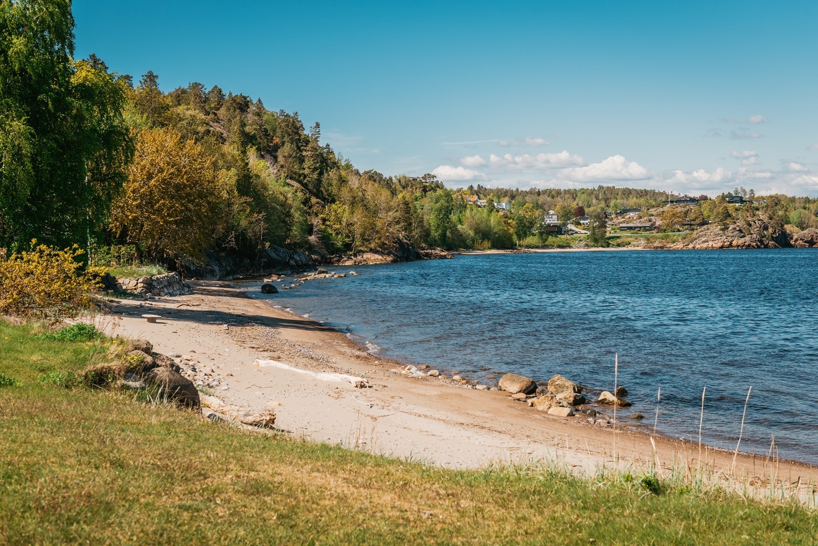 Flott strand til bading, kos og hygge Galleribilde