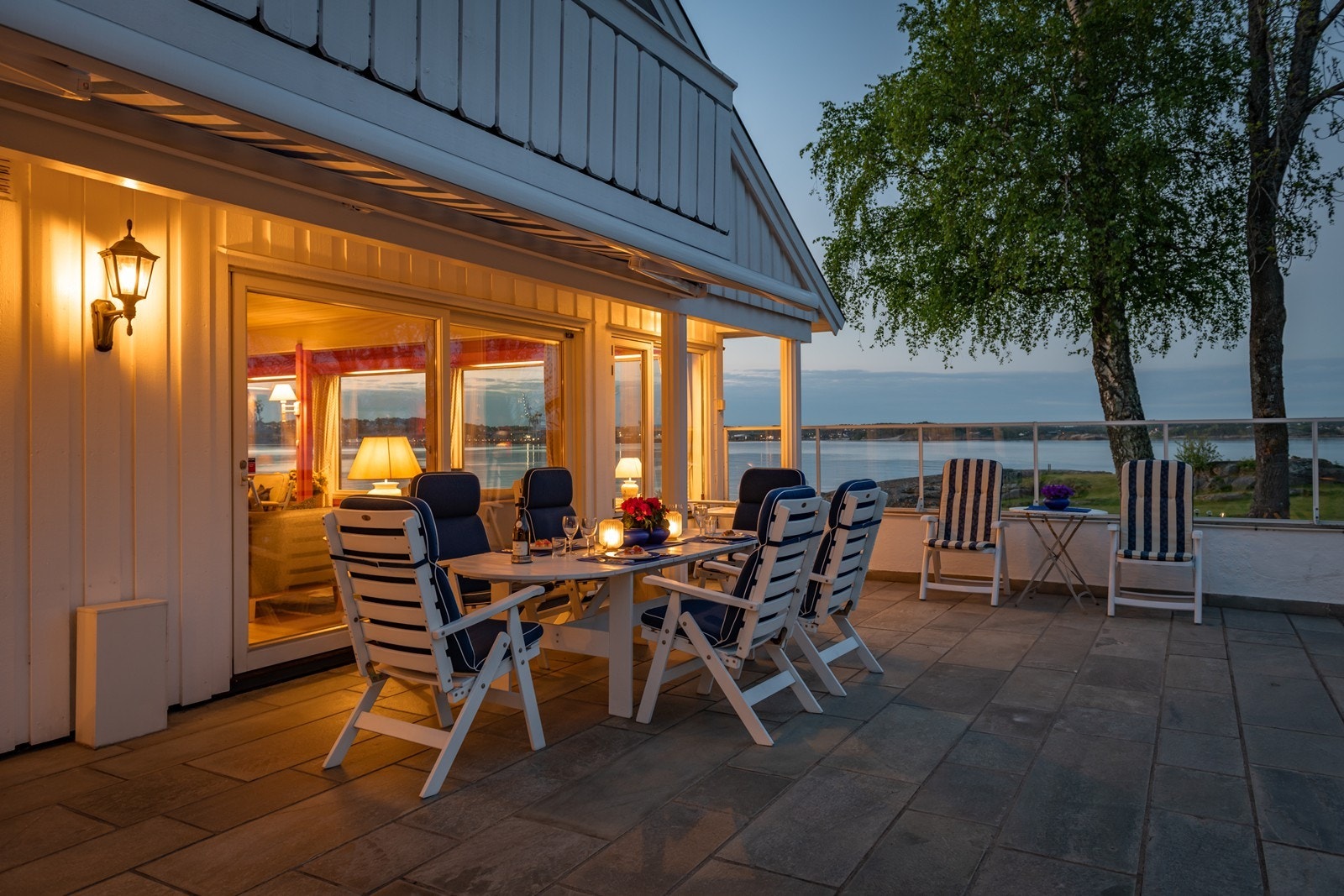 Kveldsstemning på terrasse Galleribilde