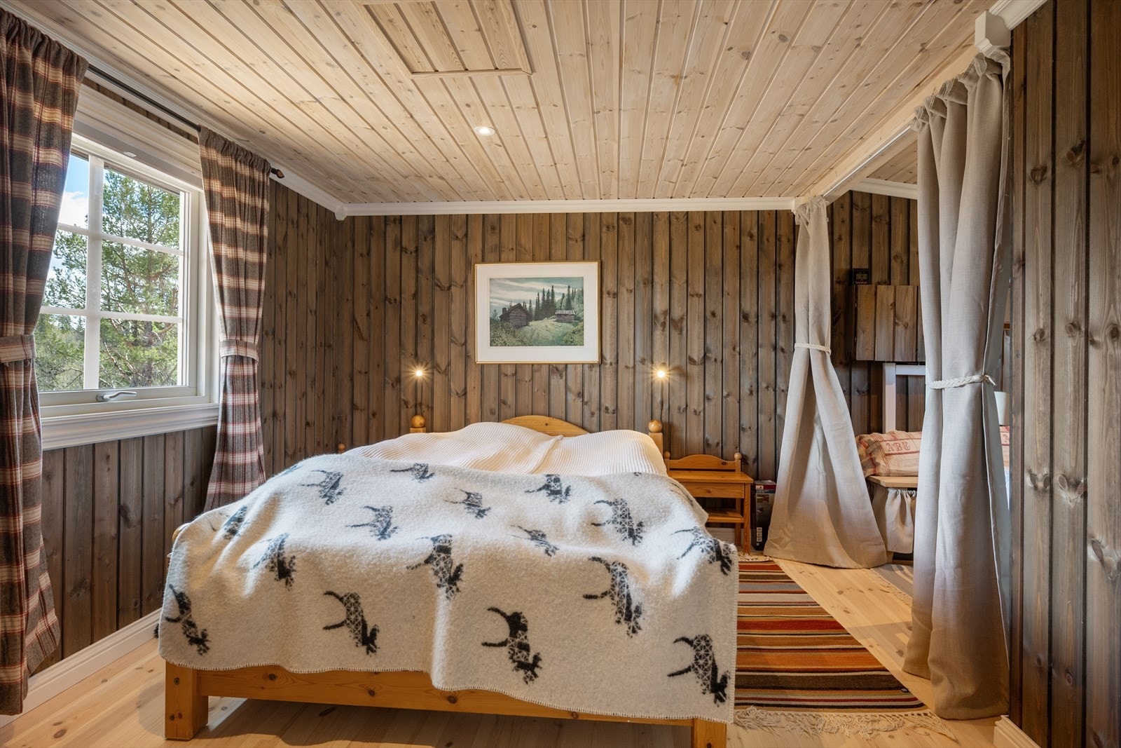 Soverom 1 - hytta har i dag totalt 8 sengeplasser fordelt på to gode soverom. Galleribilde