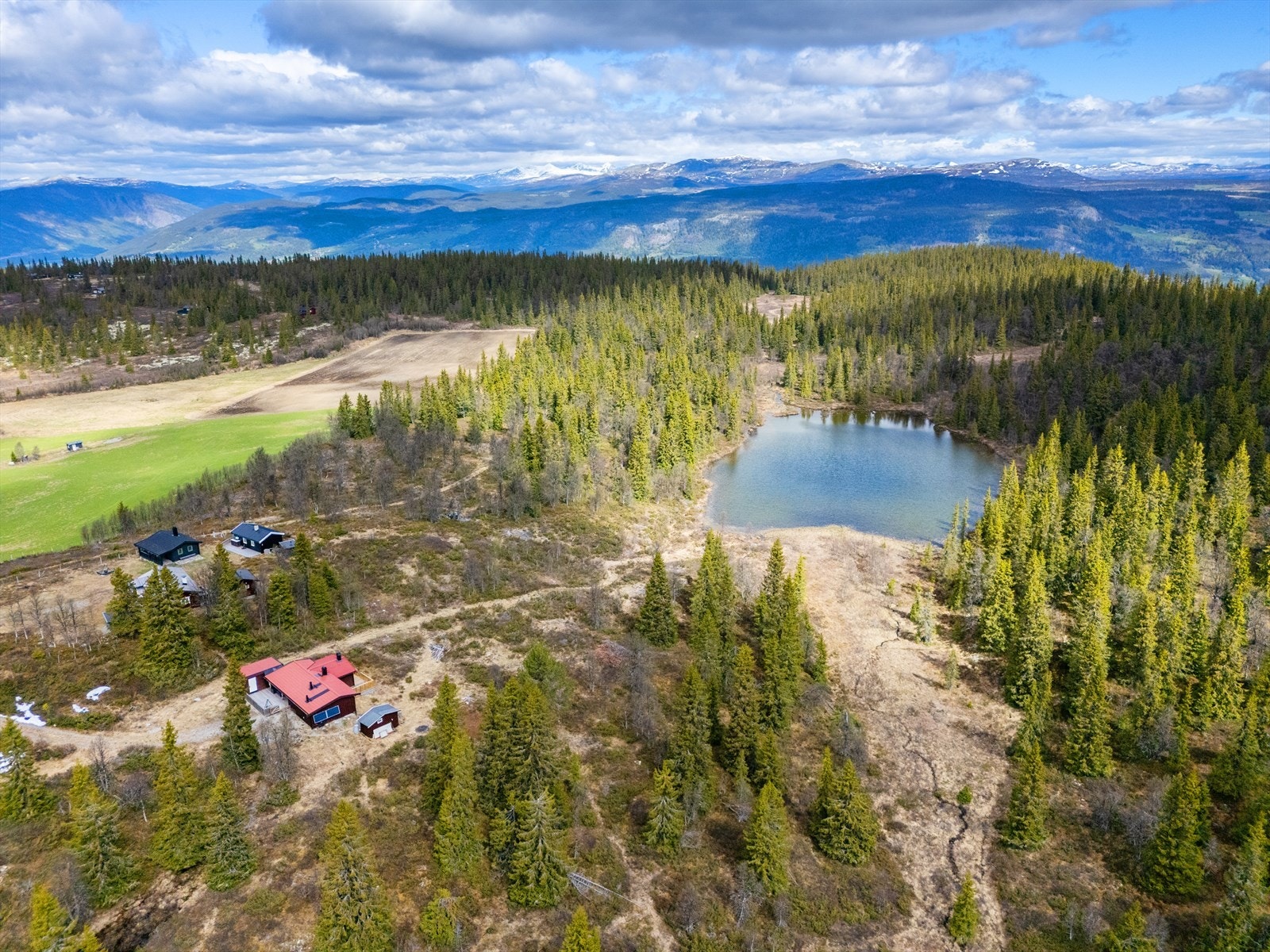 Baukholstulen er et tradisjonsrikt seterområde med spredt fritidsbebyggelse og uberørt natur. Galleribilde