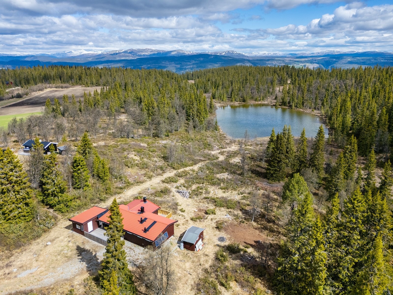Her bor du midt i et variert turterreng, med nærhet til fiskevann og preparerte skiløyper. Galleribilde