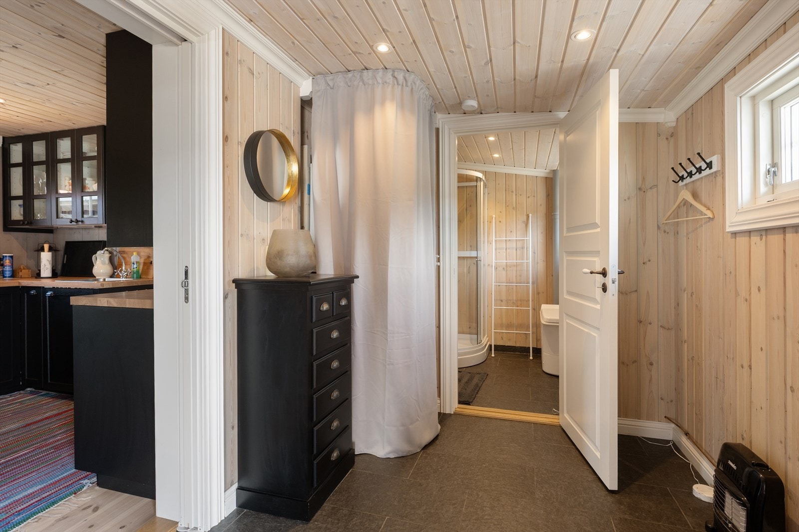 Fra gangen er det tilgang til stellerommet. Galleribilde