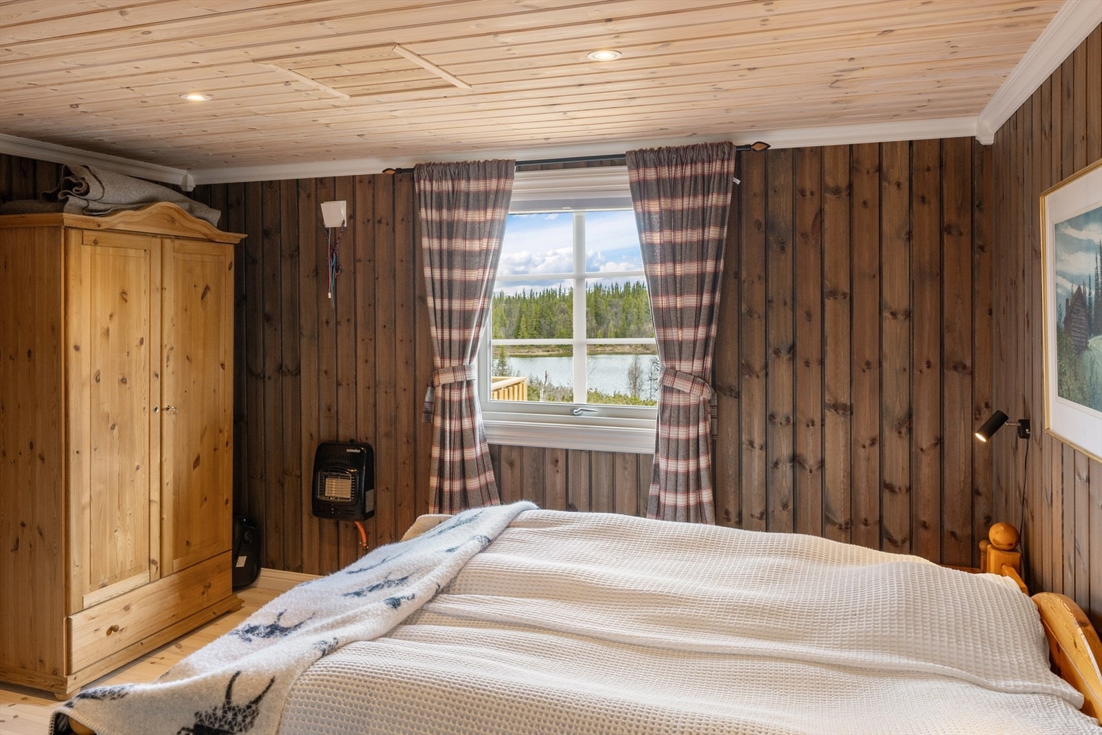 Vinduene slipper inn godt med dagslys. Galleribilde