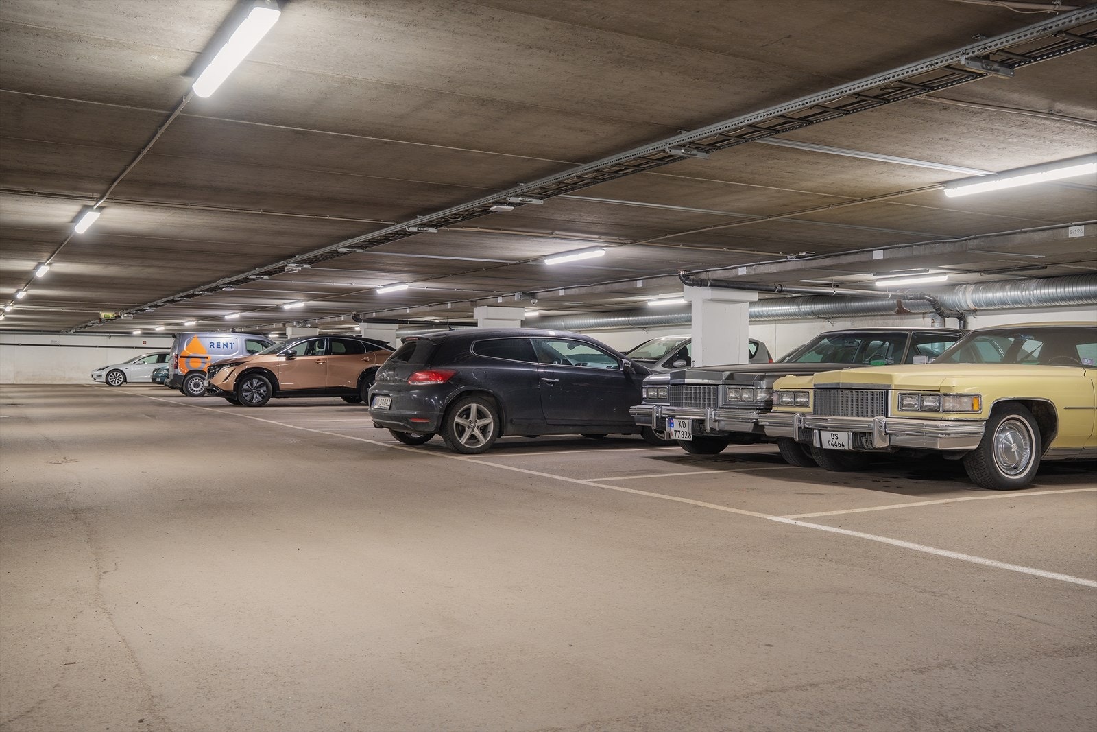 Det er mulig å leie parkeringsplass i garasje U1 og U2, der U2 har direkte utgang til leilighetene ved Sinsen Panorama. Leie Skjer i gjennom Maya Eindom Galleribilde