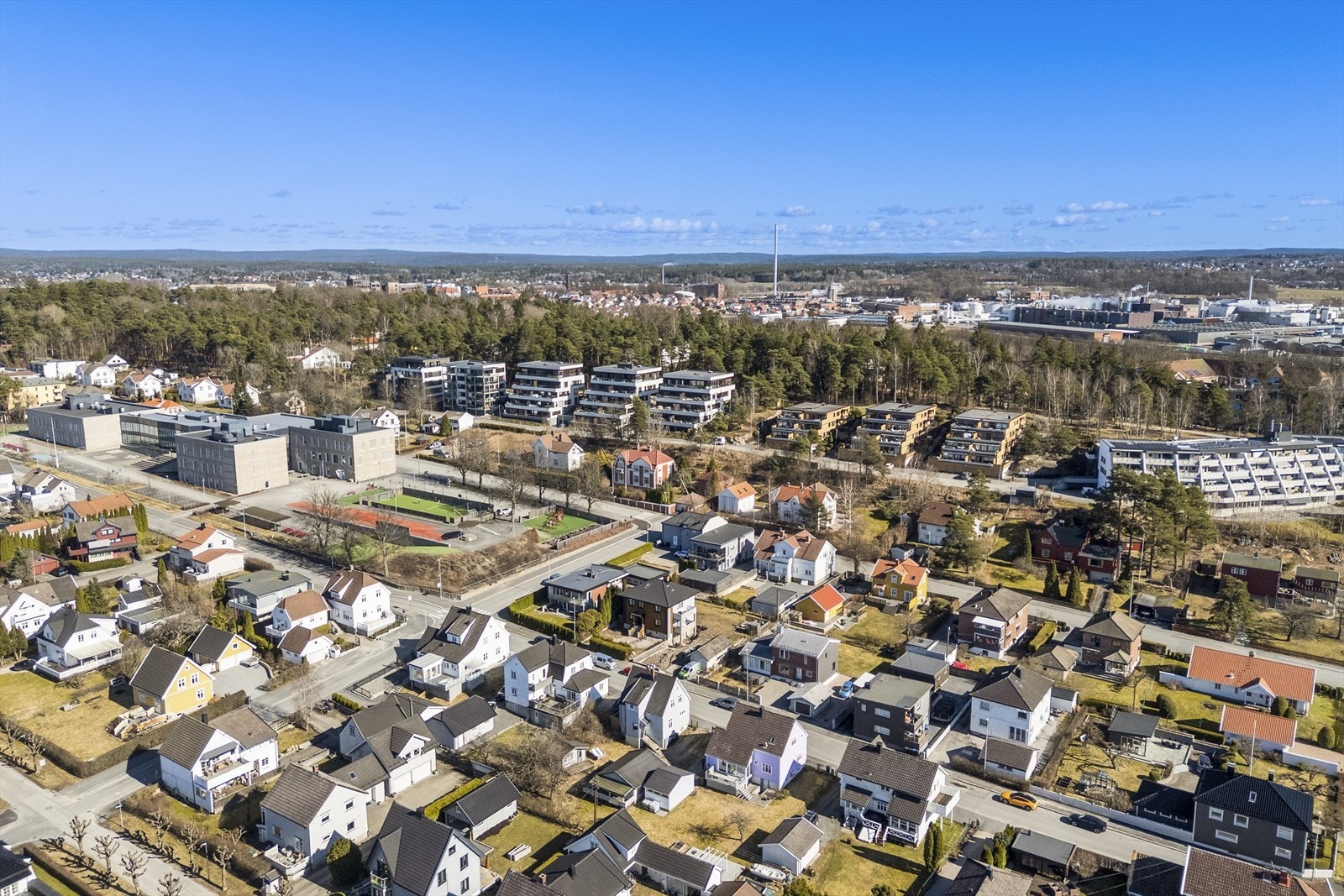 Boligen ligger kun et kvartal fra Sandesundsveien barneskole Galleribilde