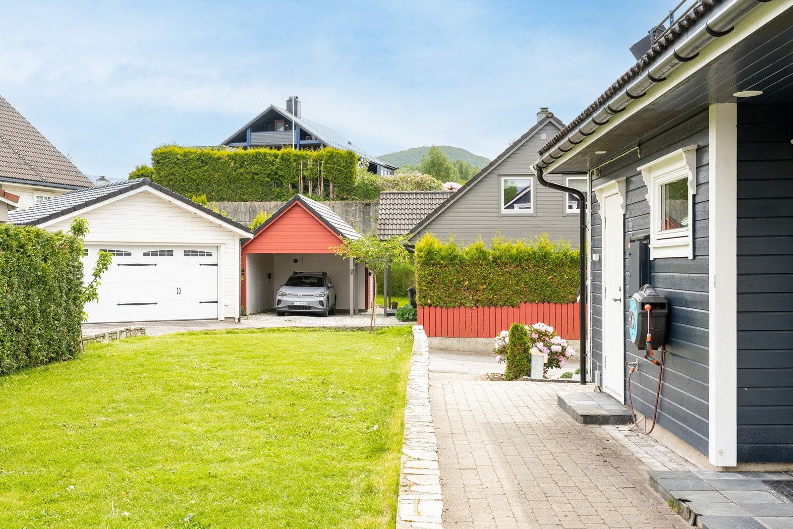 Uteområdet er fint opparbeidet. Galleribilde