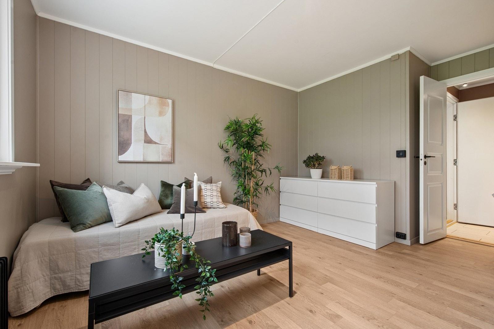 Den separate delen av leiligheten er innredet med egen stue/soverom og tilbyr fleksible bruksmuligheter. Galleribilde