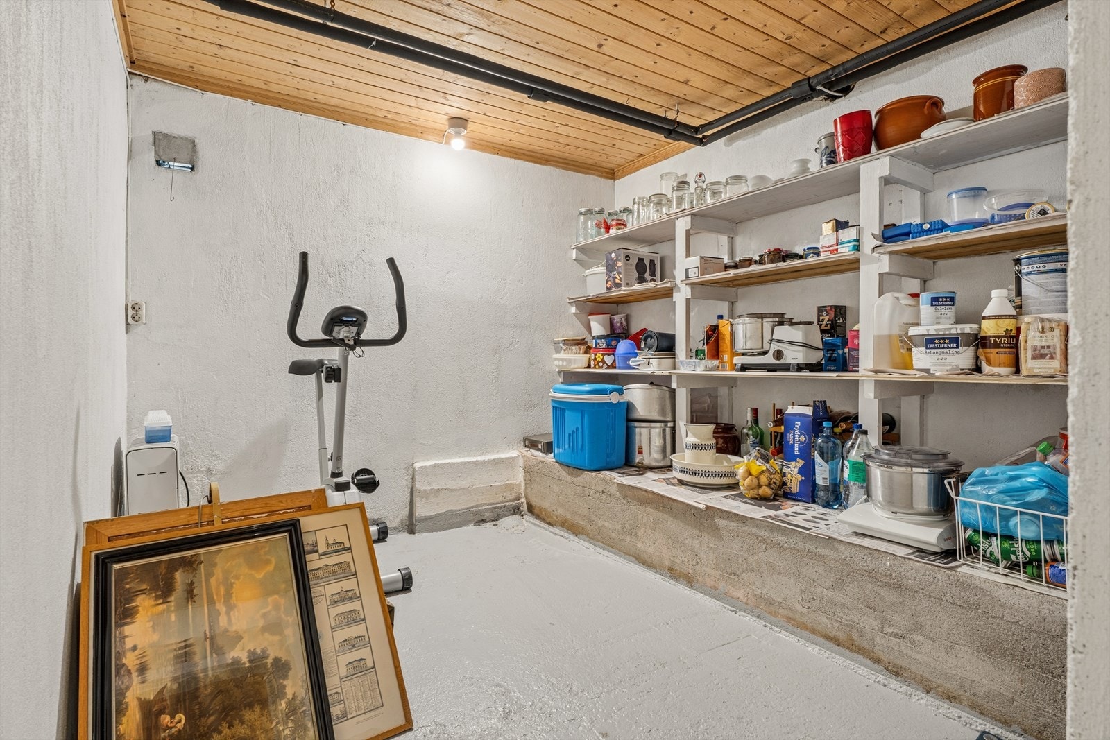 Videre har du tilgang til en praktisk matbod Galleribilde