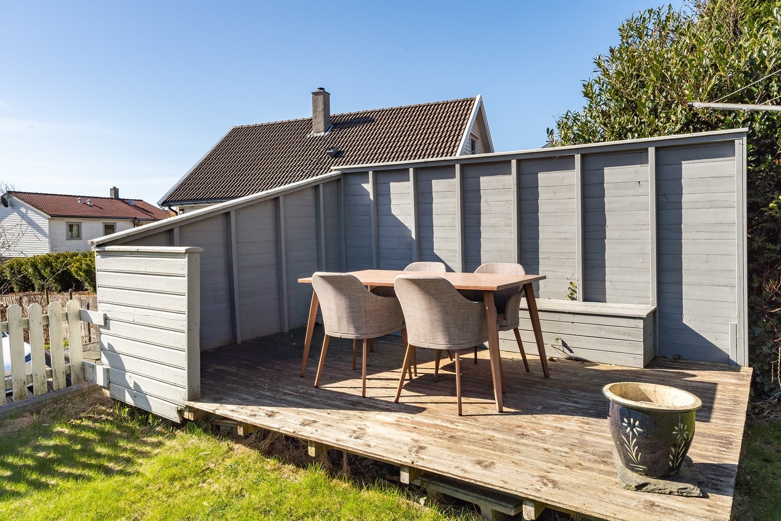 Varme sommerdager kan nytes på eiendommens utearealer! Galleribilde