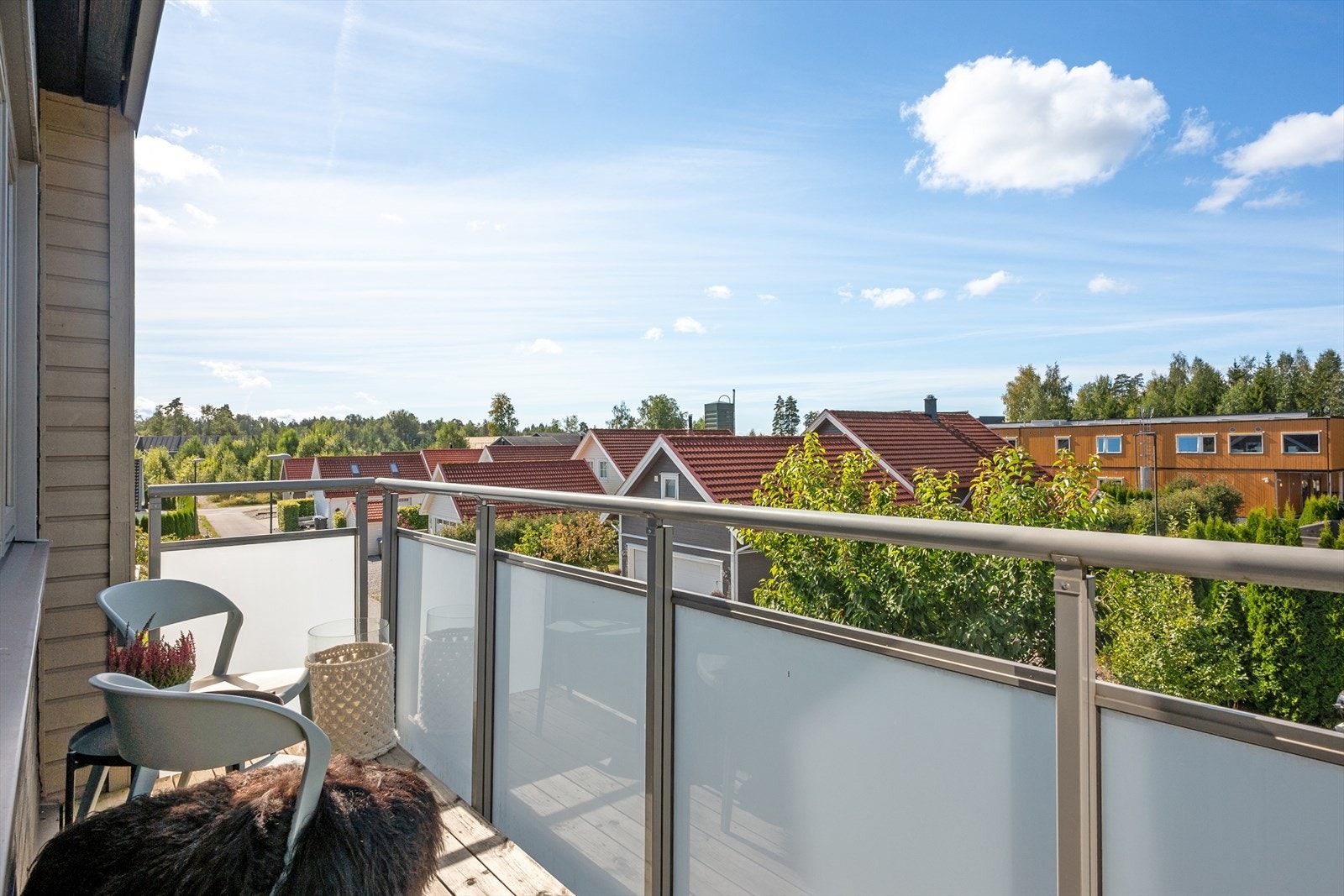 Hovedsoverommet har også utgang til en hyggelig og solrik balkong på ca. 2,4 kvm. Galleribilde