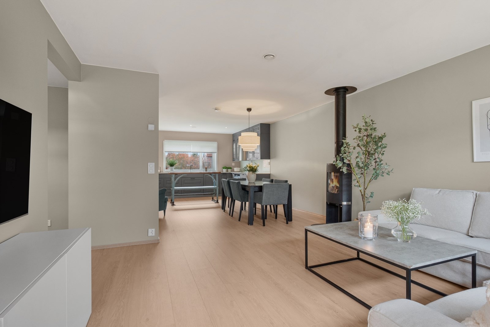 Oppholdsrommets utforming gir muligheter for naturlig soneinndeling Galleribilde