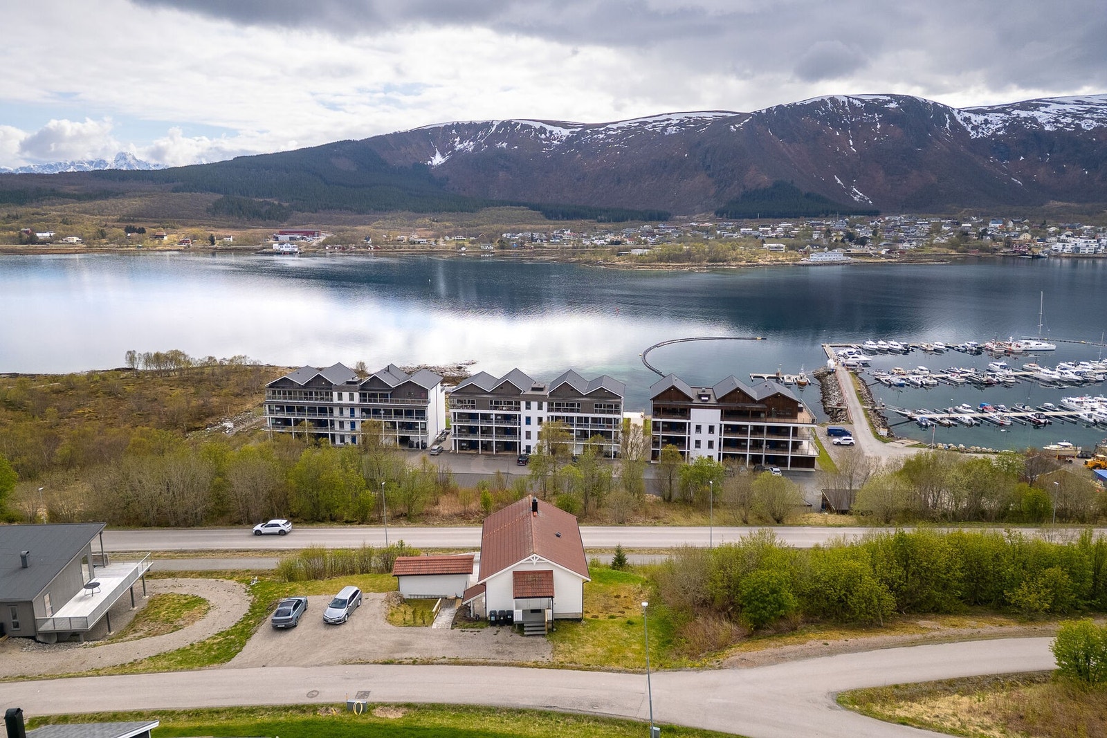 For den båtinteresserte er det kort vei ned til småbåthavnen. Galleribilde