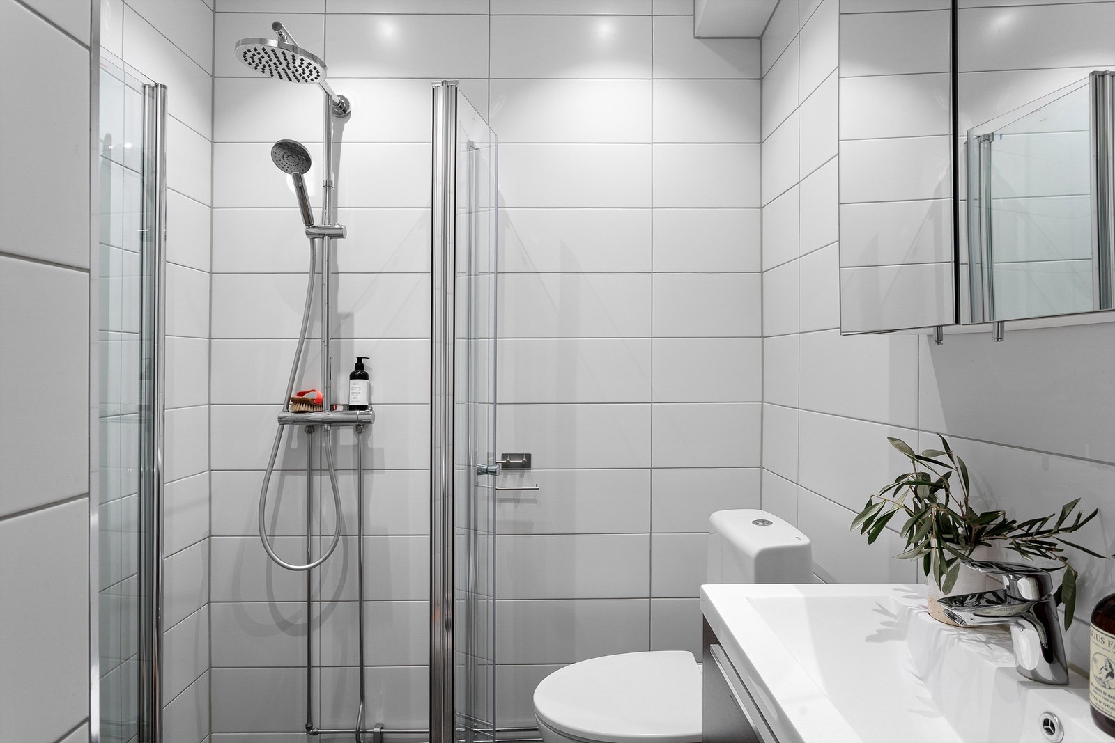 Badet har flislagte overflater med elektrisk gulvvarme. Galleribilde