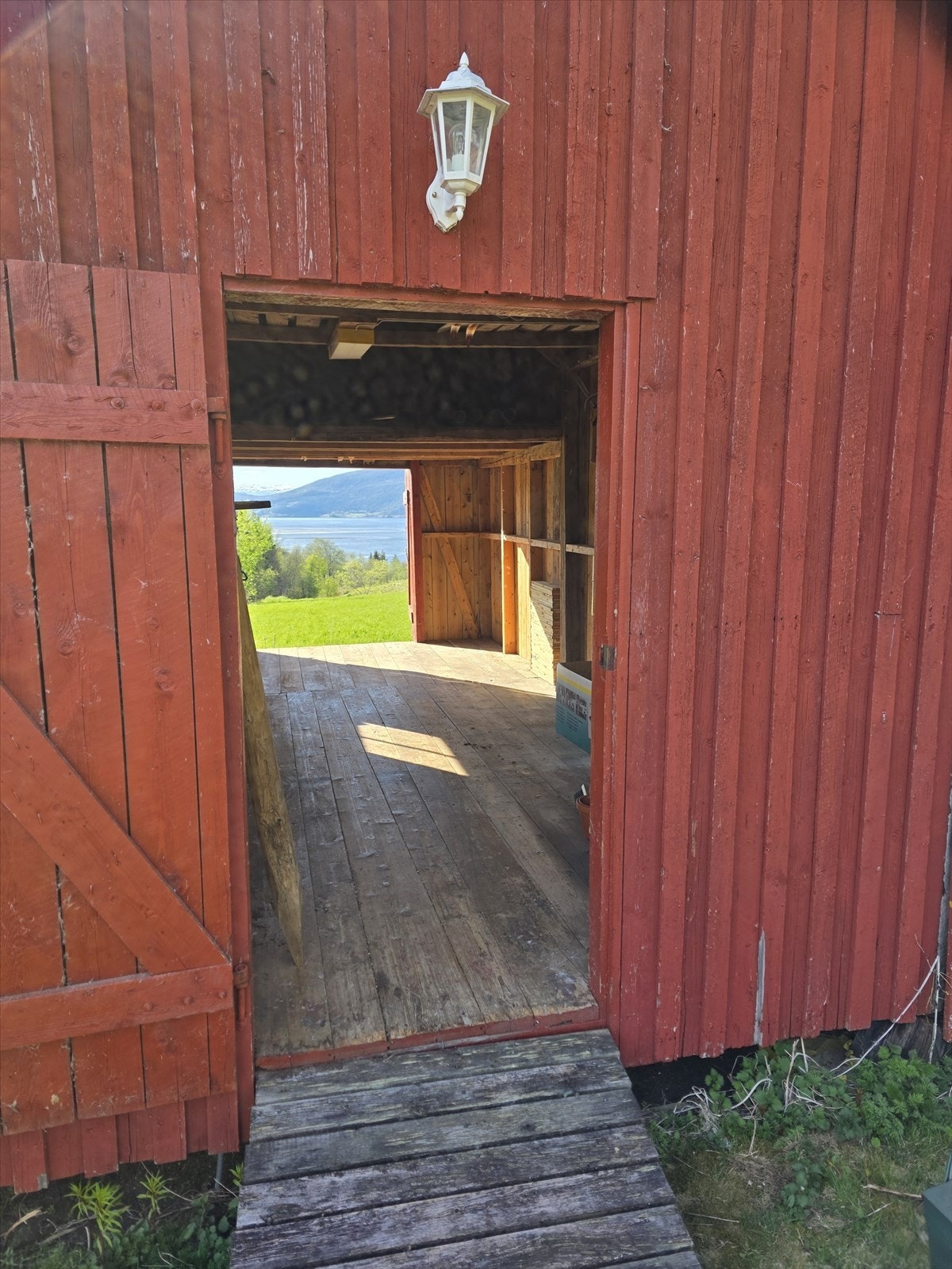 Den kanskje flotteste utsikten på eiendommen har man fra uthuset Galleribilde