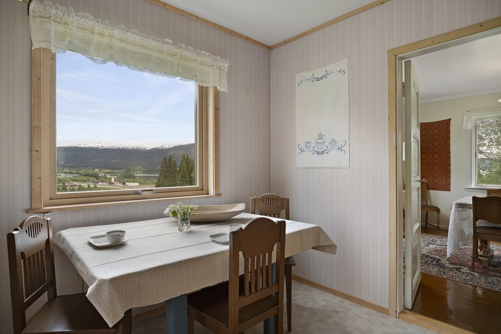 Fra frokostbordet kan man nyte en fantastisk utsikt. Galleribilde