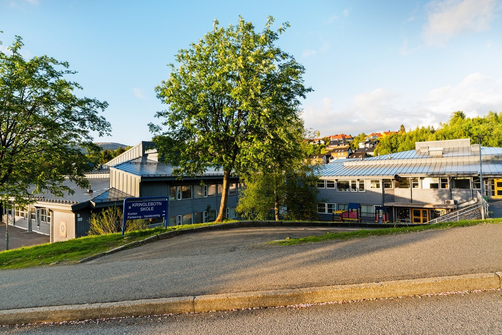 Gangavstand til Kringlebotn skole og Kjenndalslia barnehage fra boligen Galleribilde