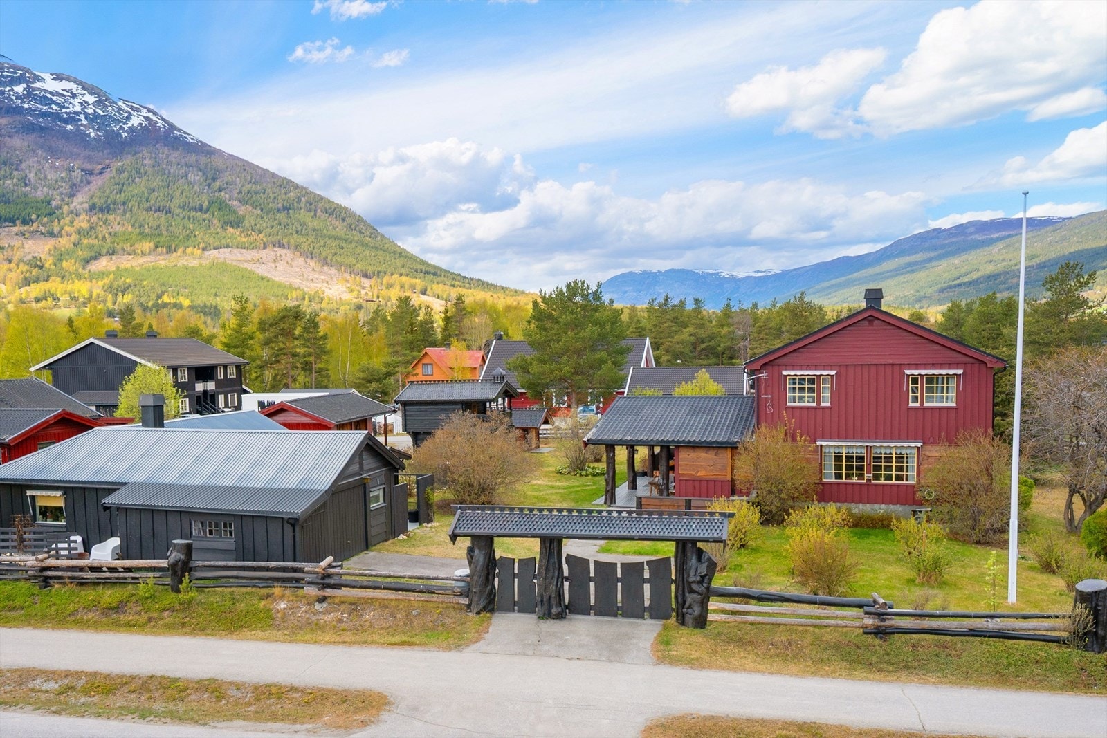 Velkommen til Ålmenningsvegen 5 og 7 - Juvsjå og Solberg! Foto: Ivar Flagestad. Galleribilde