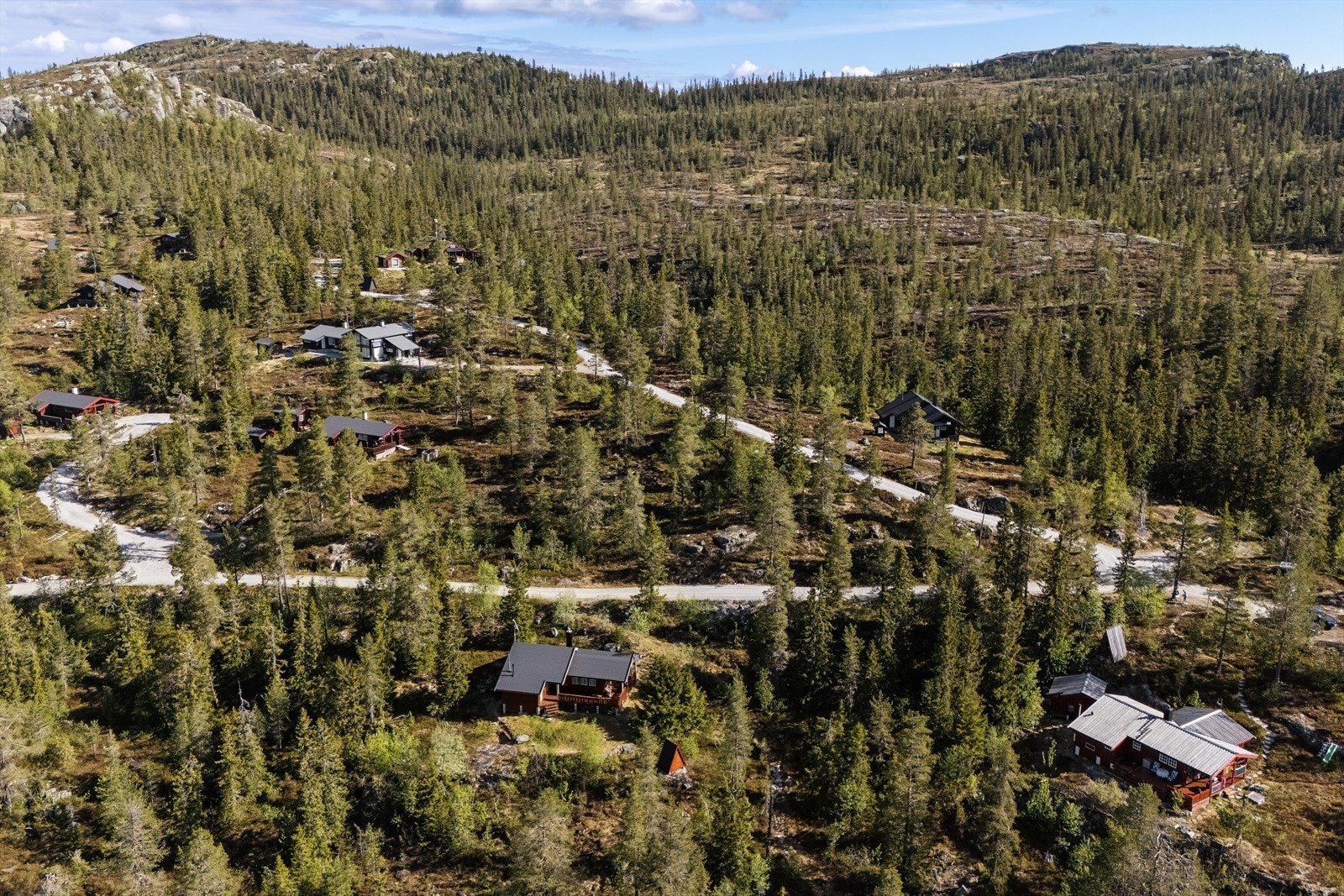 Hyttefeltet ligger etablert og fredelig til på Lågfeltet, ca. 809 meter over havet. Galleribilde