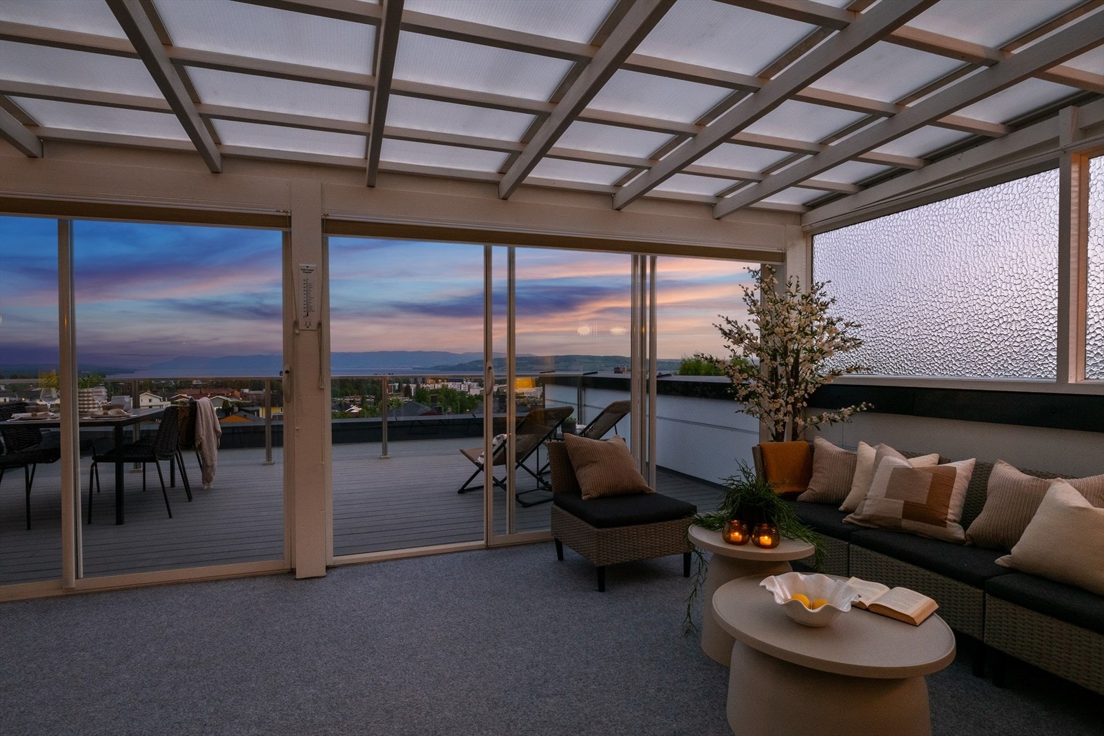 Dette er en lys og romslig terrasseleilighet med attraktiv beliggenhet på Holsjordet. Galleribilde