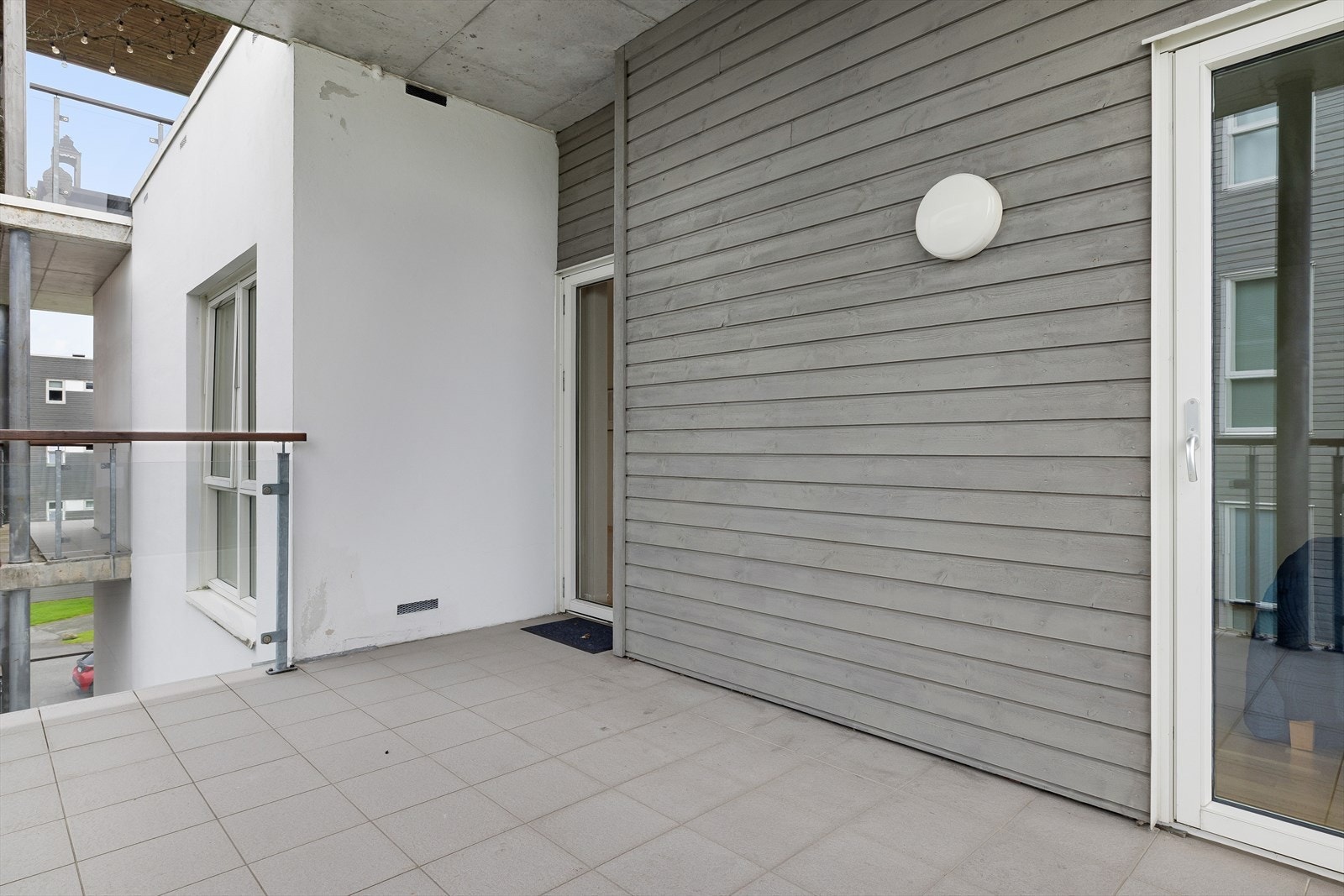 Leiligheten har totalt tre utganger til terrassene. Galleribilde
