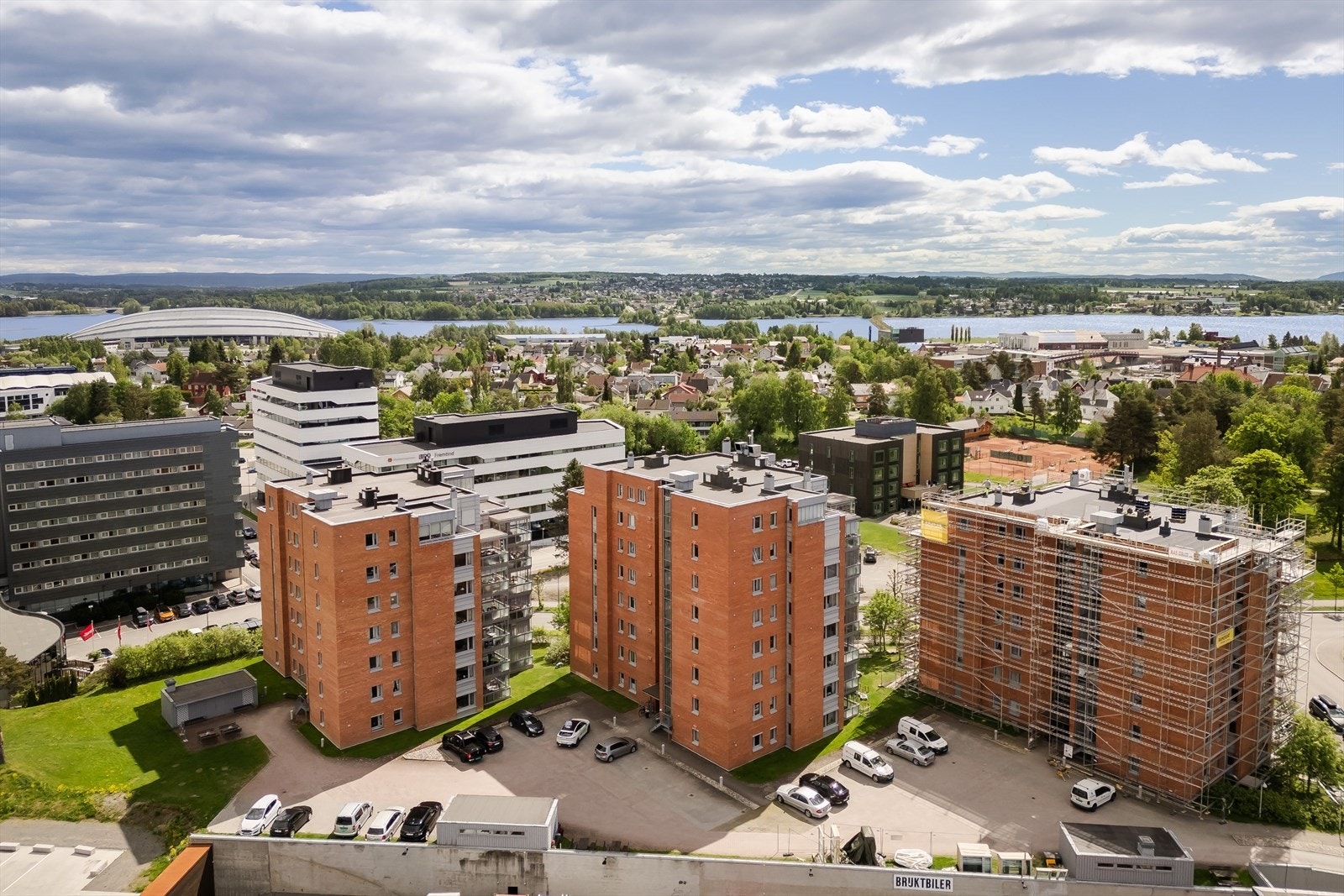 Leiligheten ligger i et rolig og veldrevet borettslag på grensa inn til Hamar sentrum. Galleribilde