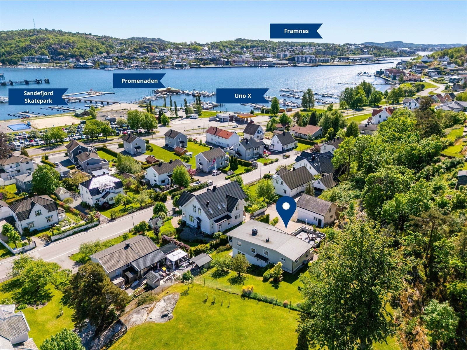 Herfra er det kort vei til rekreasjonsområdene langs sjøen, som Promenaden og Sandefjord Skatepark. Galleribilde