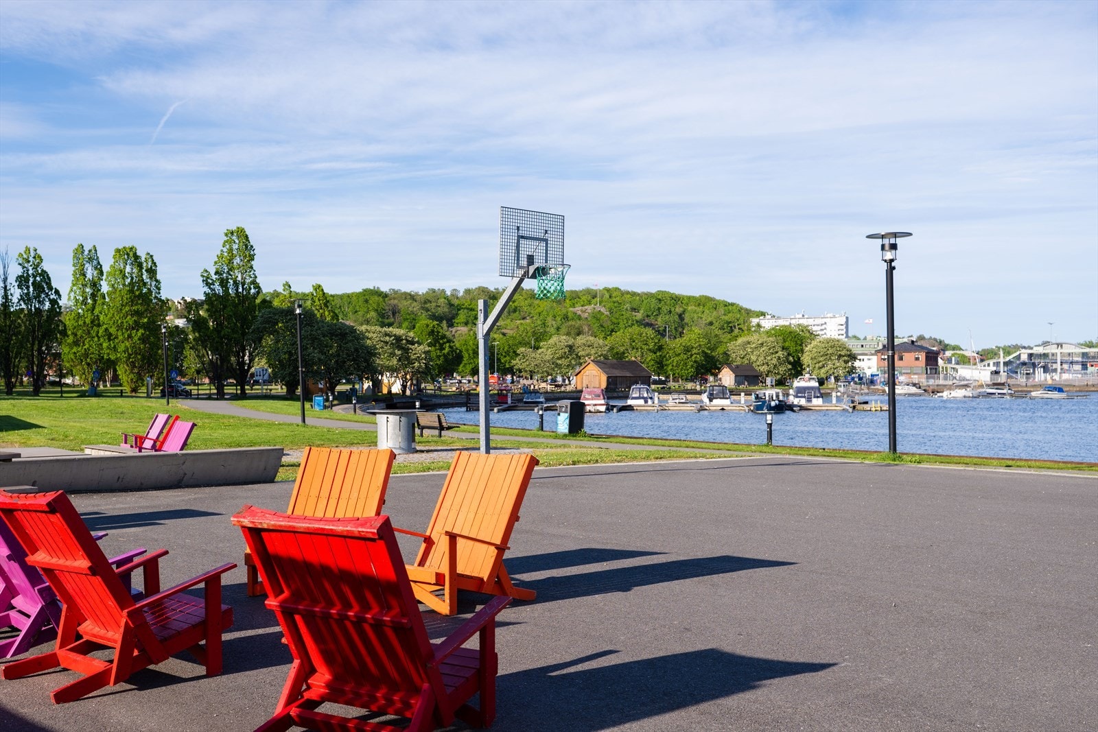 Badeparken, med sandvolleyballbane og kunstgressløkke, ligger en kort spasertur unna. Galleribilde