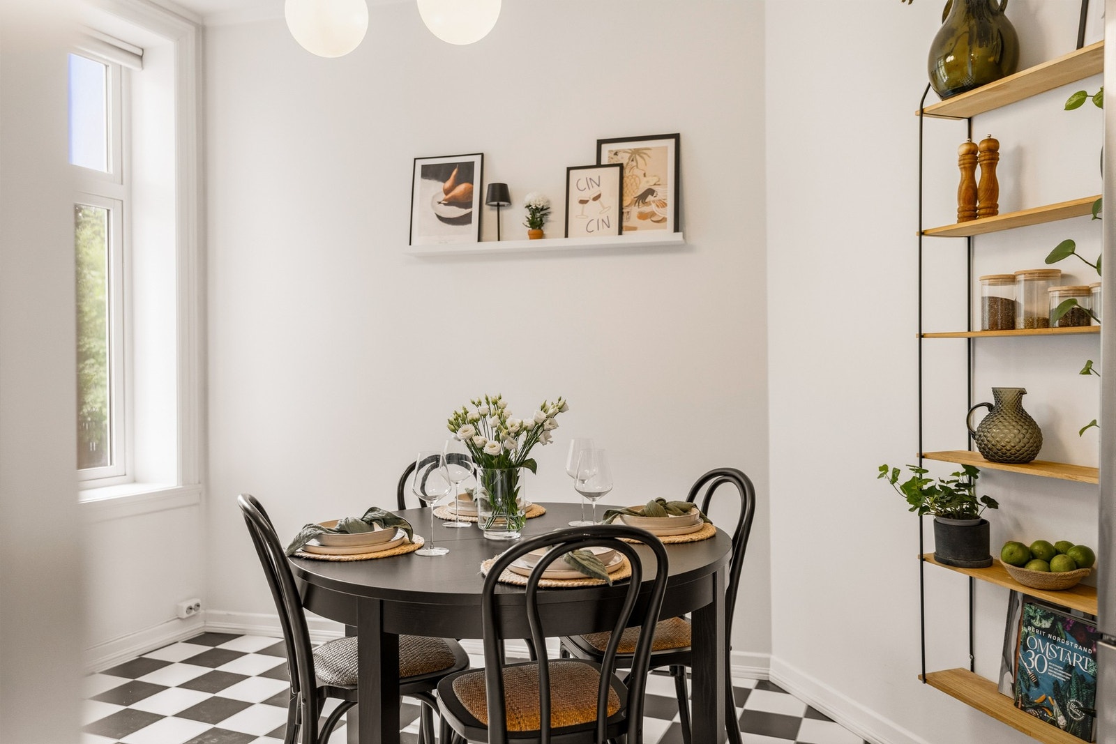 En sosial og trivelig sone å invitere venner og familie på bedre måltid! Galleribilde