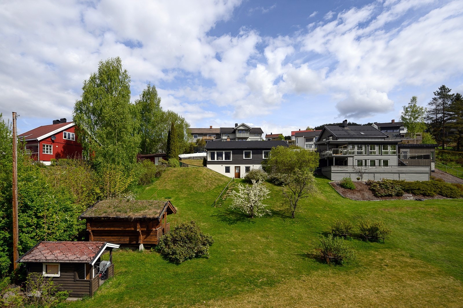 Enebolig med moderniseringsbehov på en stor eiertomt på ca 1 292,5m² Galleribilde