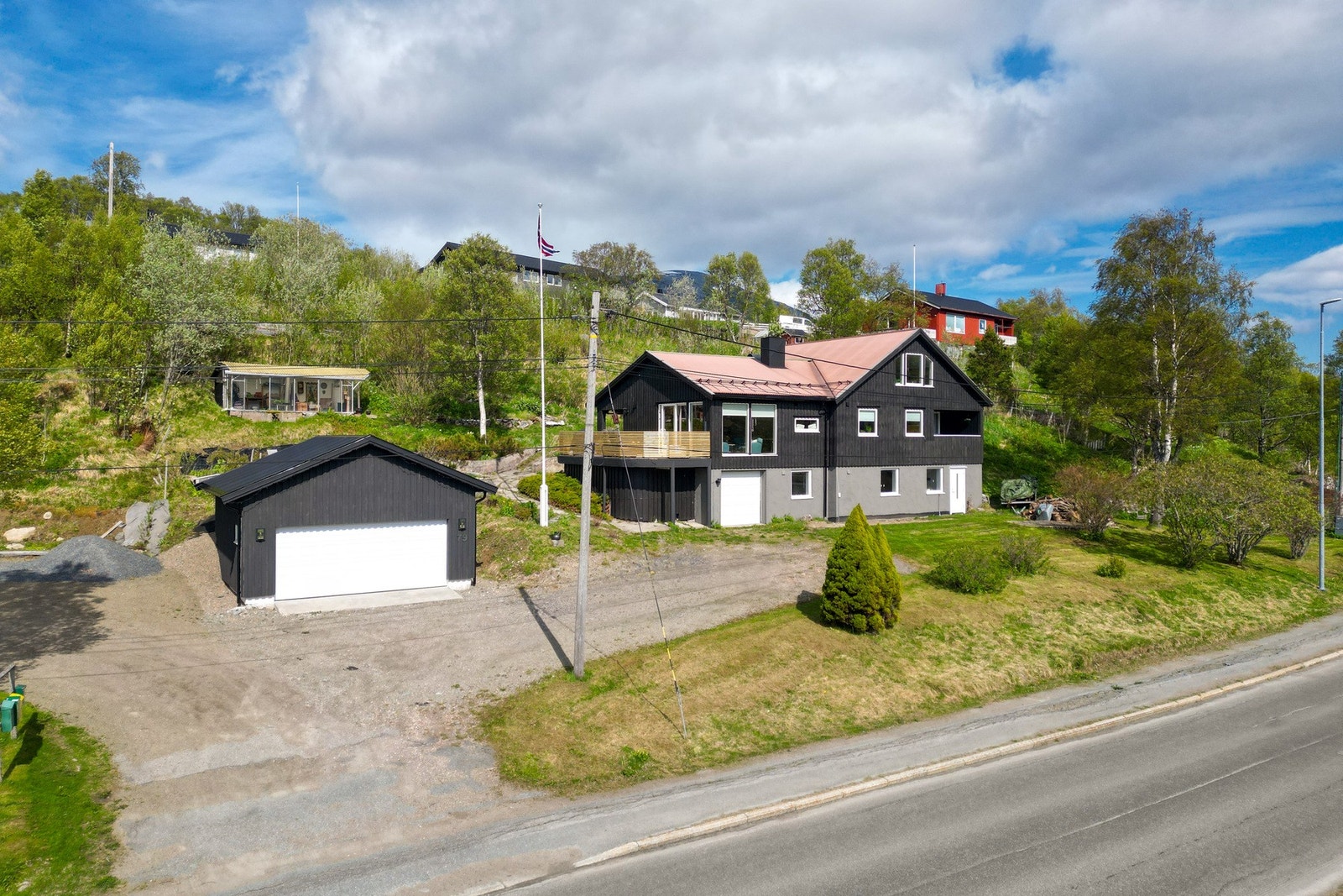 EIE eiendomsmegling v/ Mathias Gjertsen ønsker velkommen til Flesnesveien 79! | Foto: Lunde Images AS Galleribilde