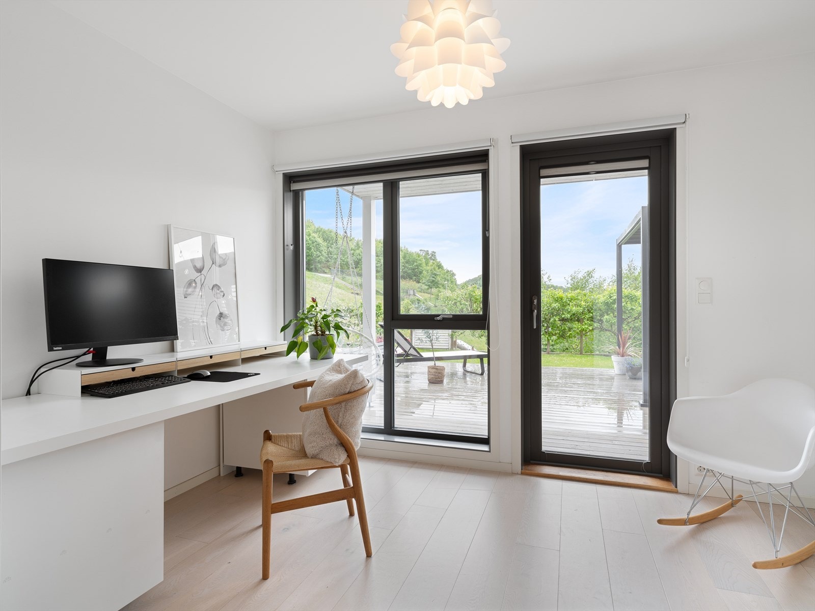 Det minste soverommet er i dag innredet som kontor, også med utgang til terrassen. Galleribilde