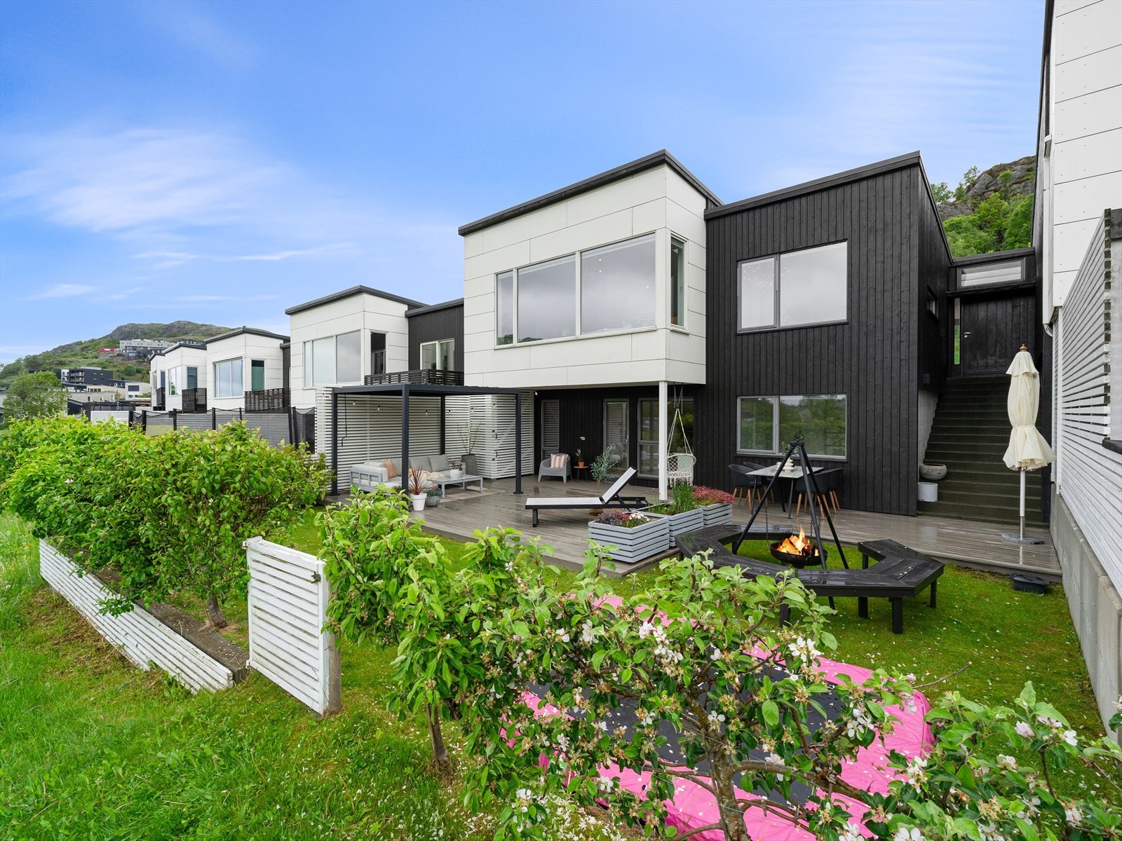 EiendomsMegler1 v/Torill Kalsaas presenterer Blåklokkeveien 39. Foto: Joakim Bjerk Galleribilde