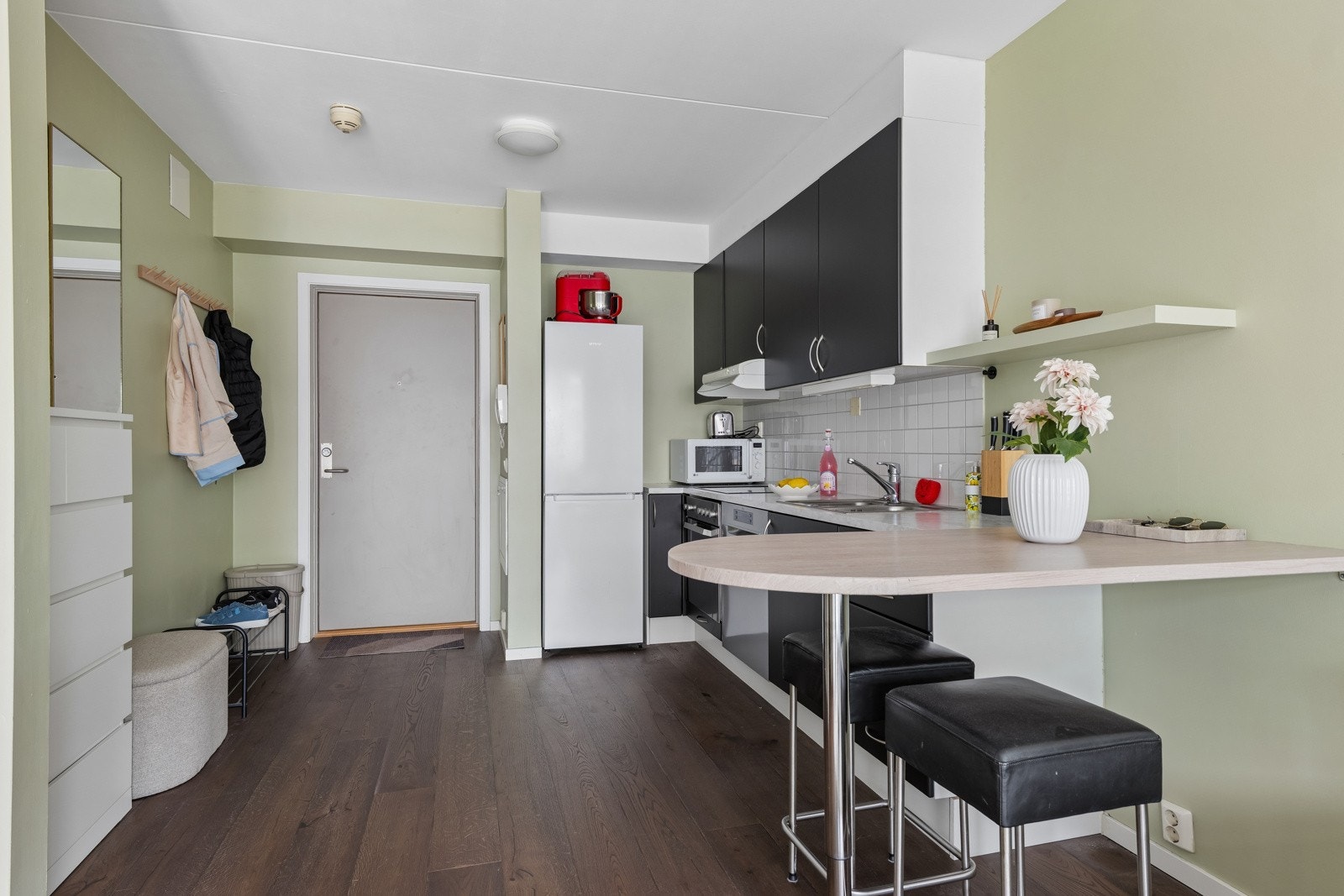 Kjøkken med frokostbar Galleribilde