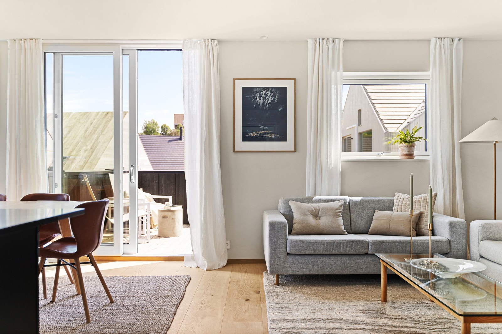 Fra stuen er det utgang til herlig terrasse. Galleribilde