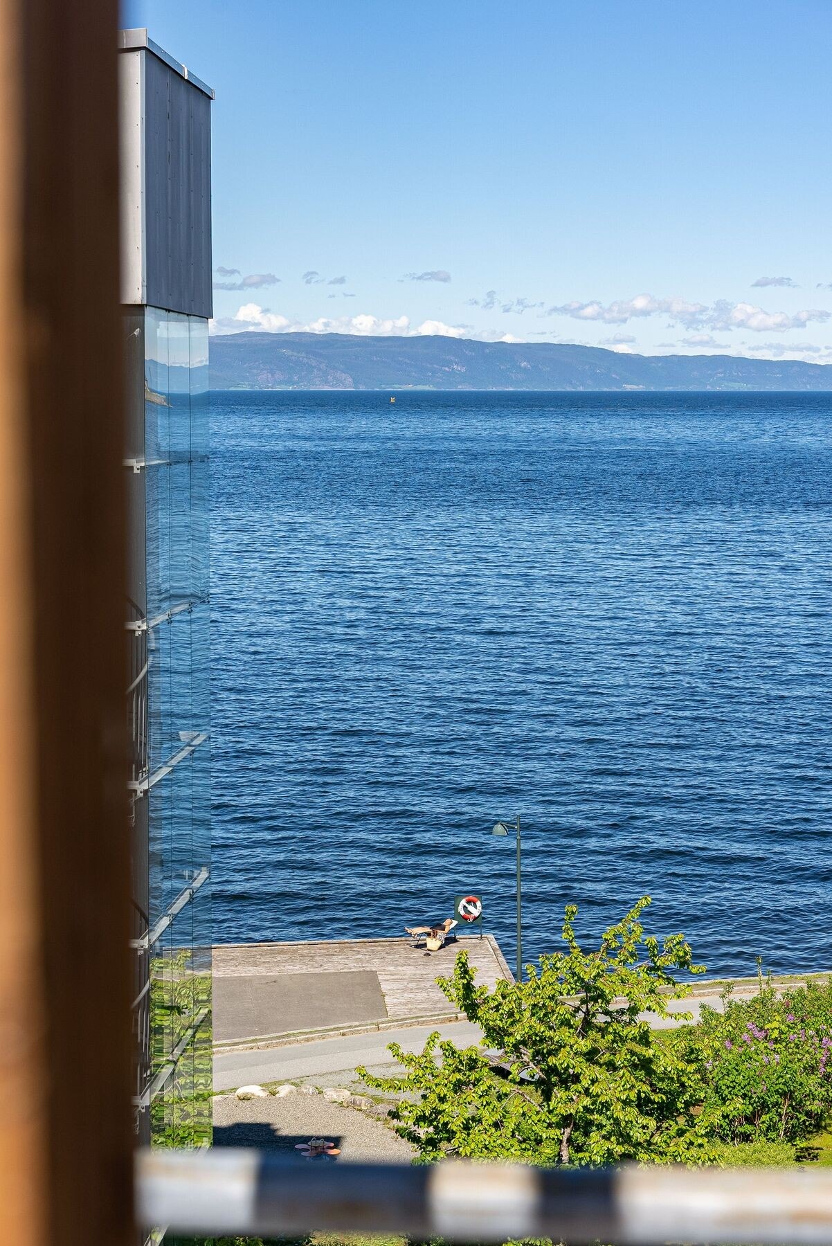 Leiligheten ligger kun et steinkast fra sjøen og fine strender. Galleribilde