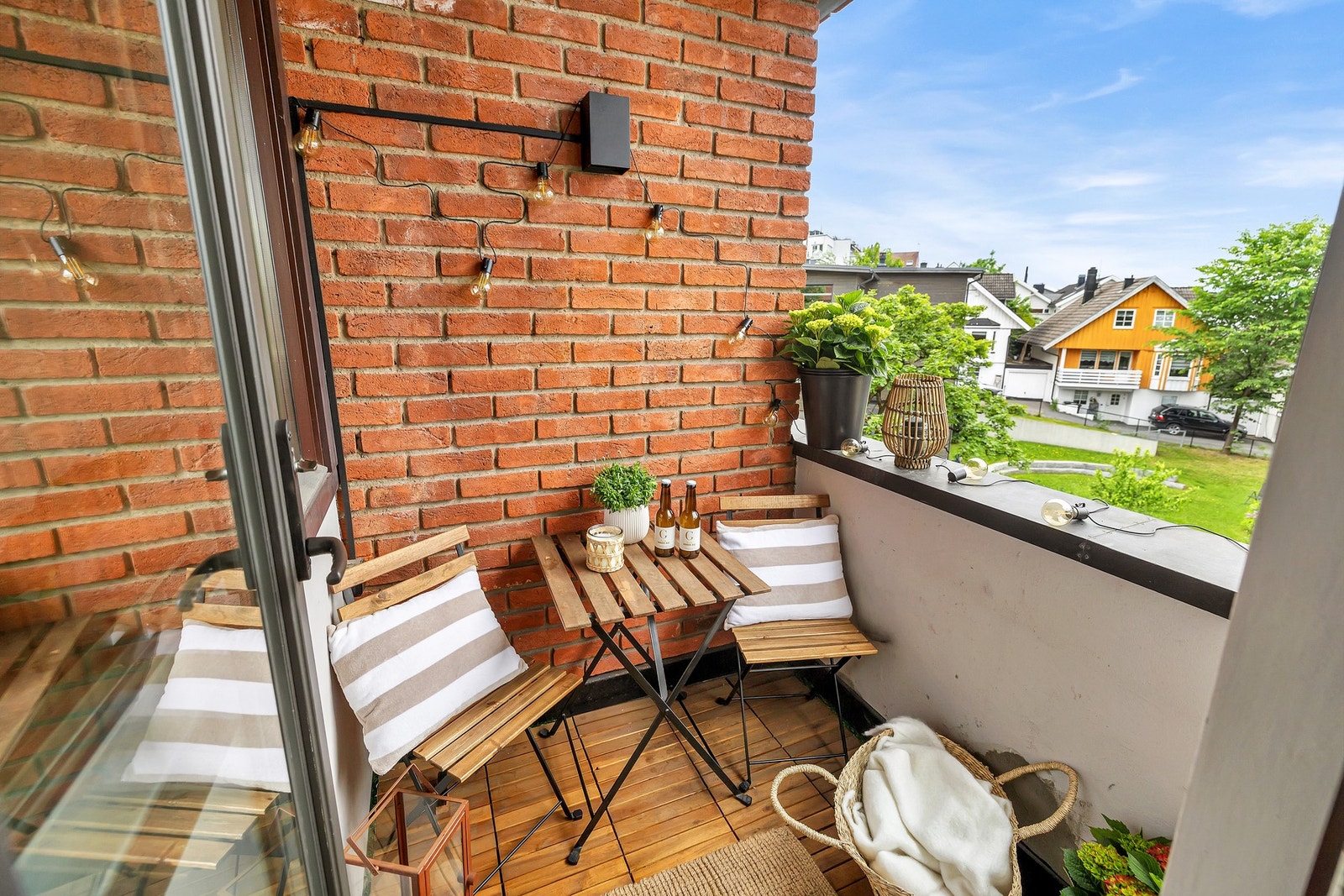 Det er plass til utemøbler og ønsket beplantning. Galleribilde