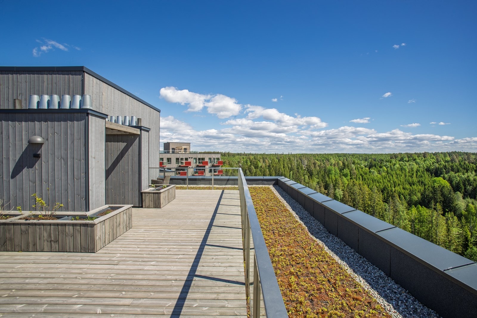 Bygget har en stor, felles takterrasse med flott utsikt over nærområdet. Galleribilde