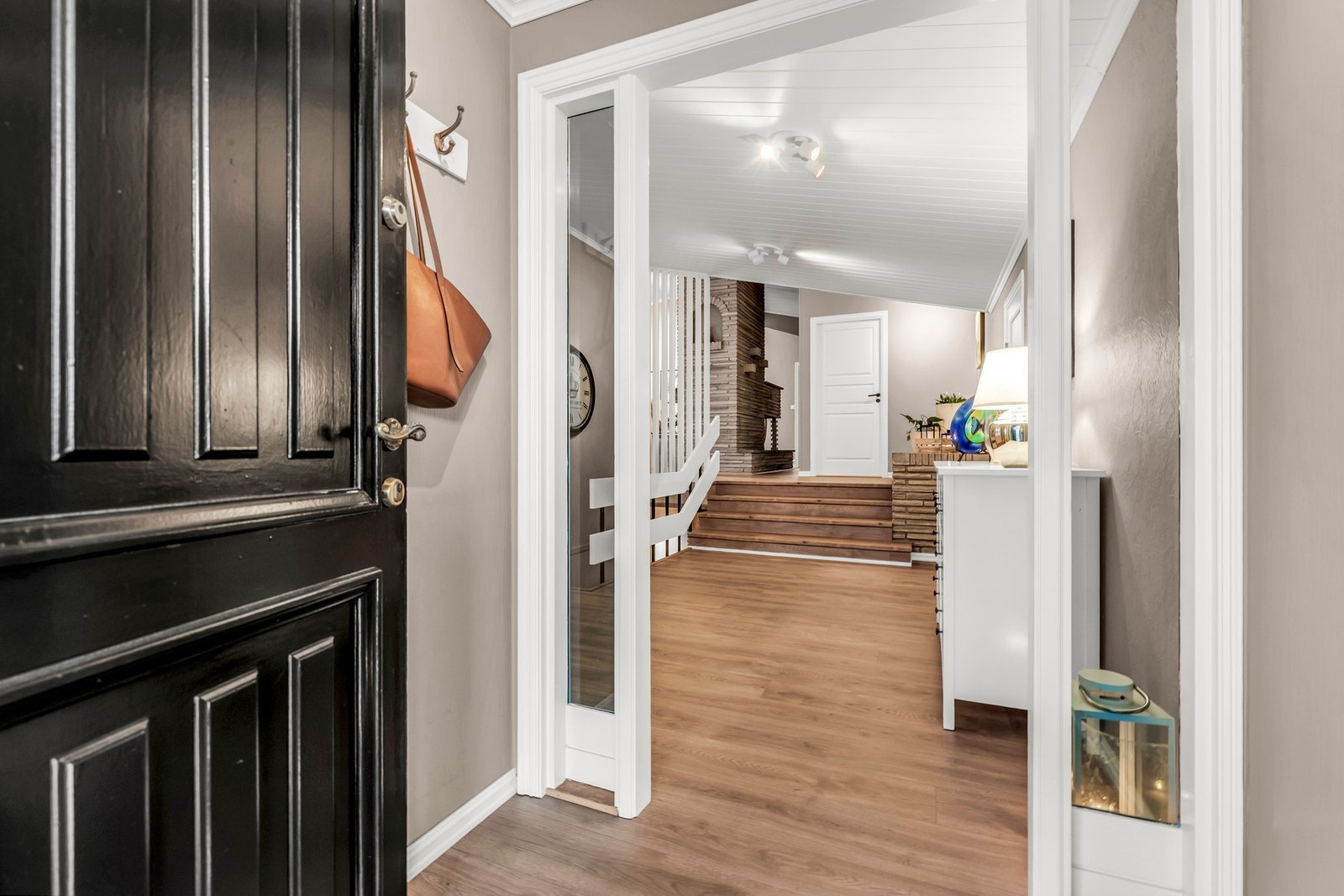 Fra vindfanget og inn mot hallen Galleribilde