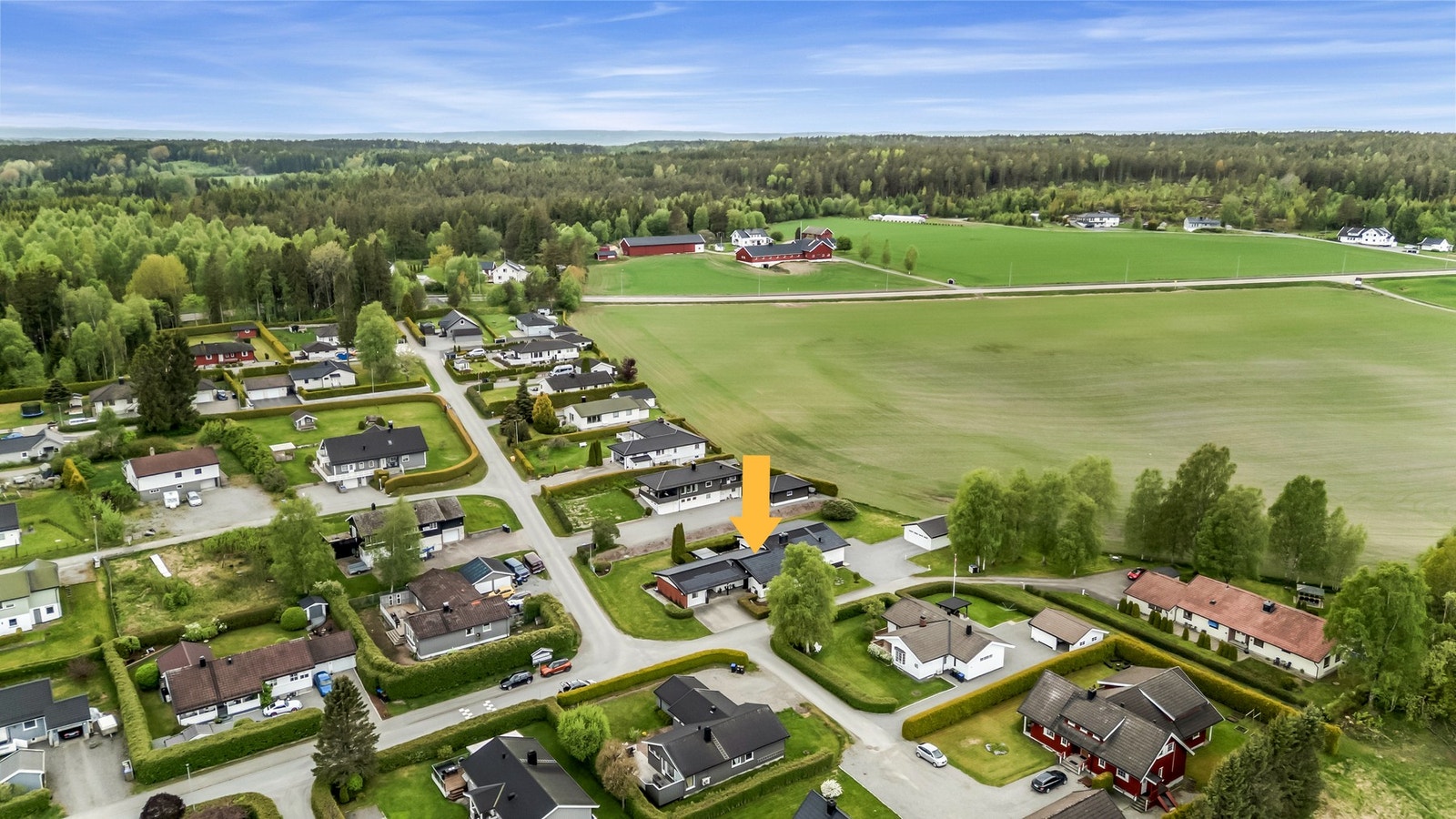 Eiendommen har en herlig beliggenhet på Trømborg, i ytterkant av boligfeltet Galleribilde