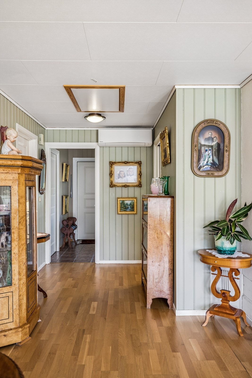 Fra gangen kommer du videre inn til blant annet stuen. Galleribilde