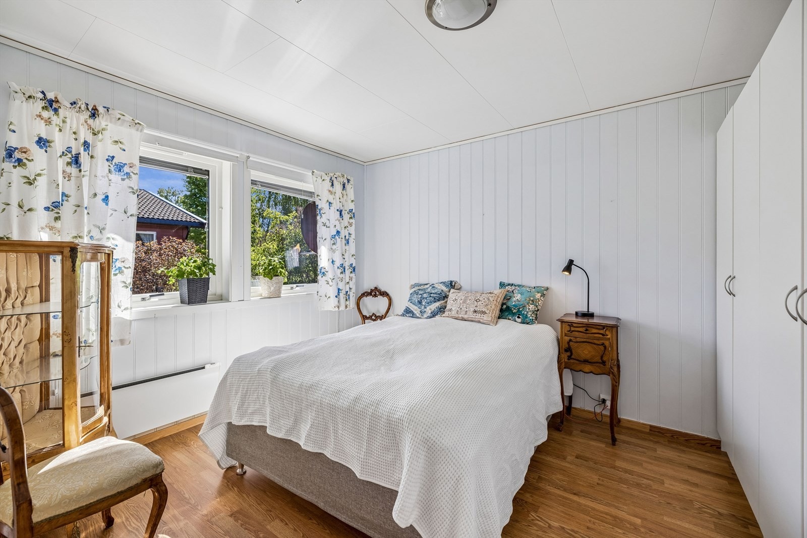 Hovedsoverommet har god plass til dobbeltseng og garderobeskap. Galleribilde